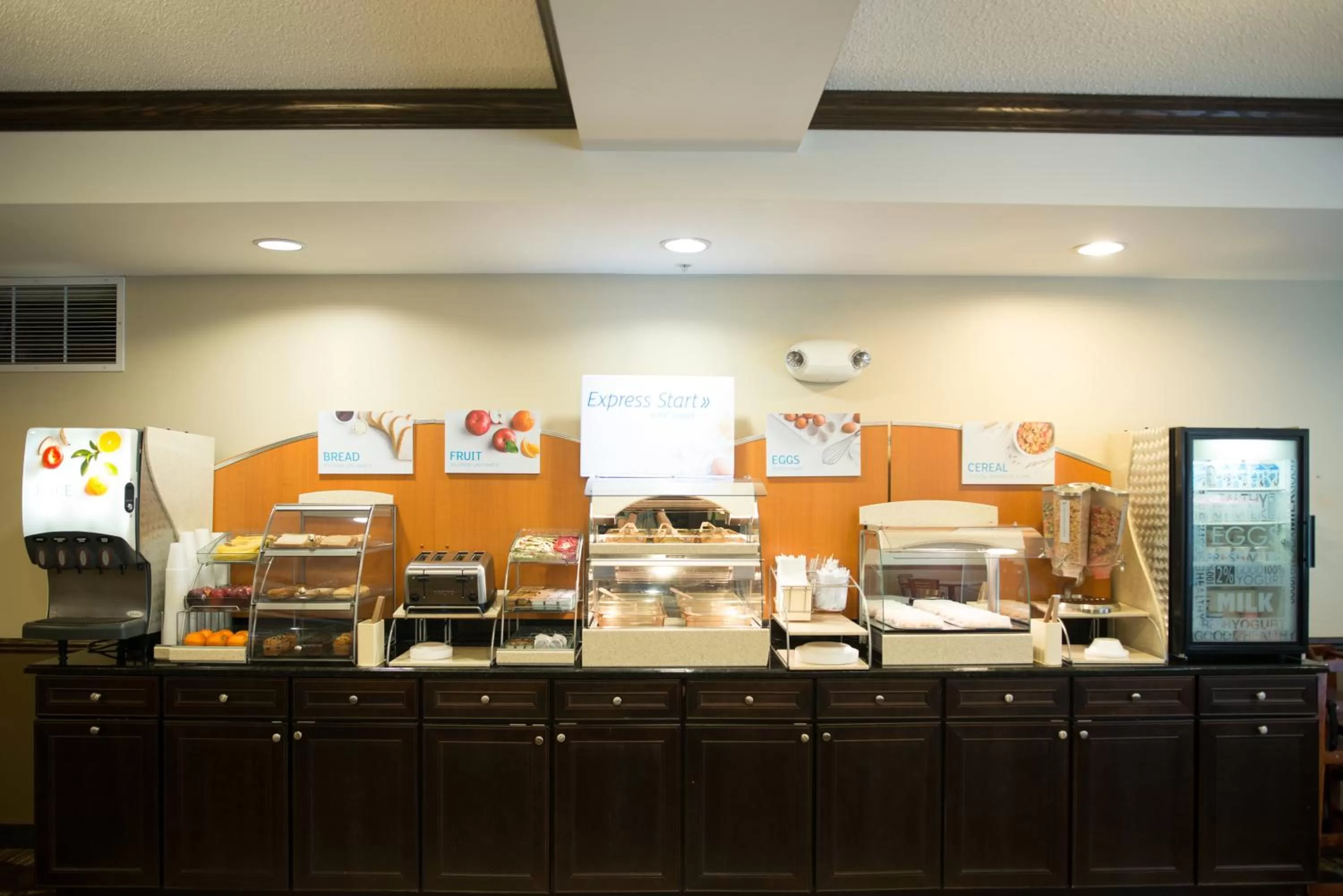 Breakfast in Holiday Inn Express & Suites Northwood by IHG