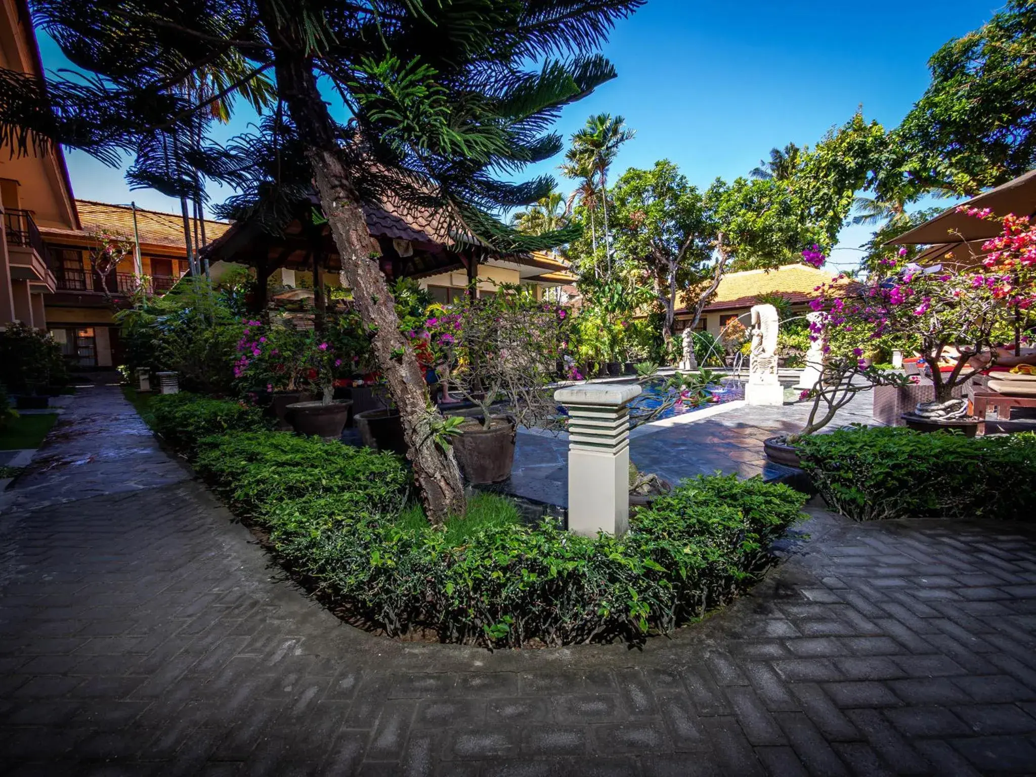 Patio in Yulia Beach Inn Kuta