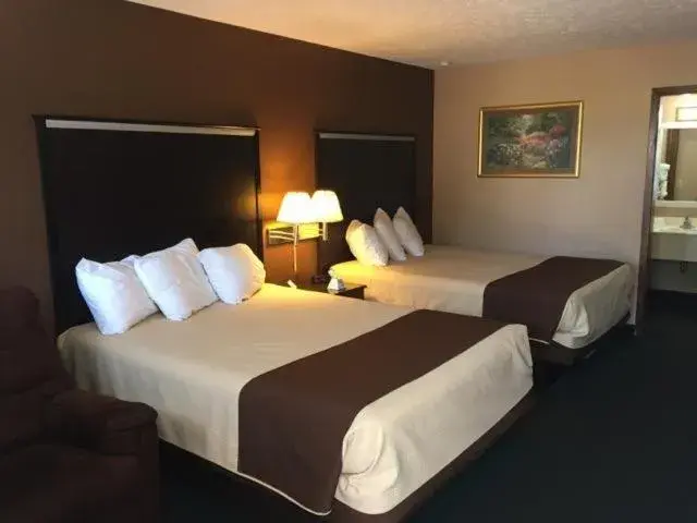 Photo of the whole room, Bed in Americas Best Value Inn York