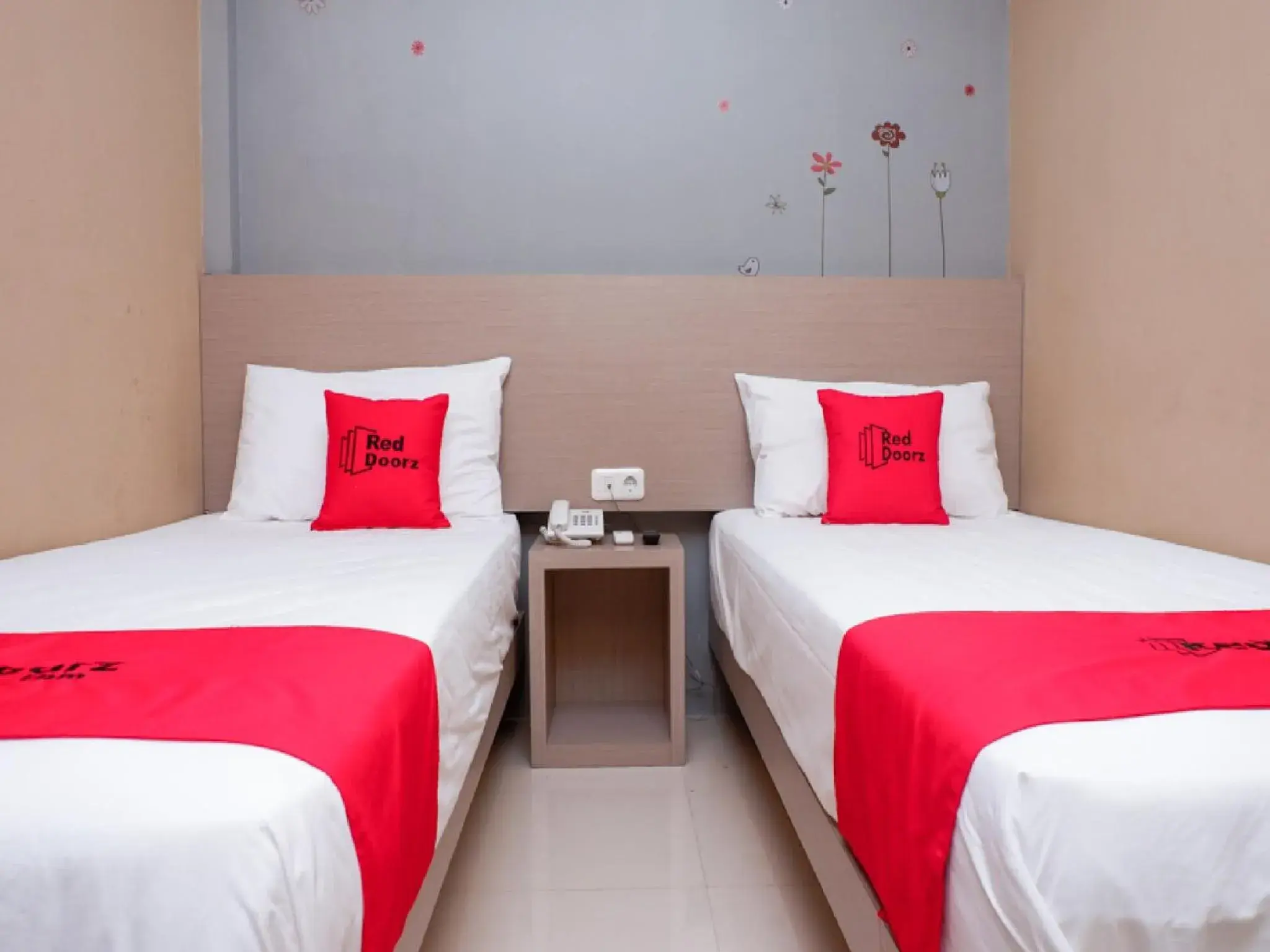 Bedroom, Bed in RedDoorz near Java Supermall Semarang