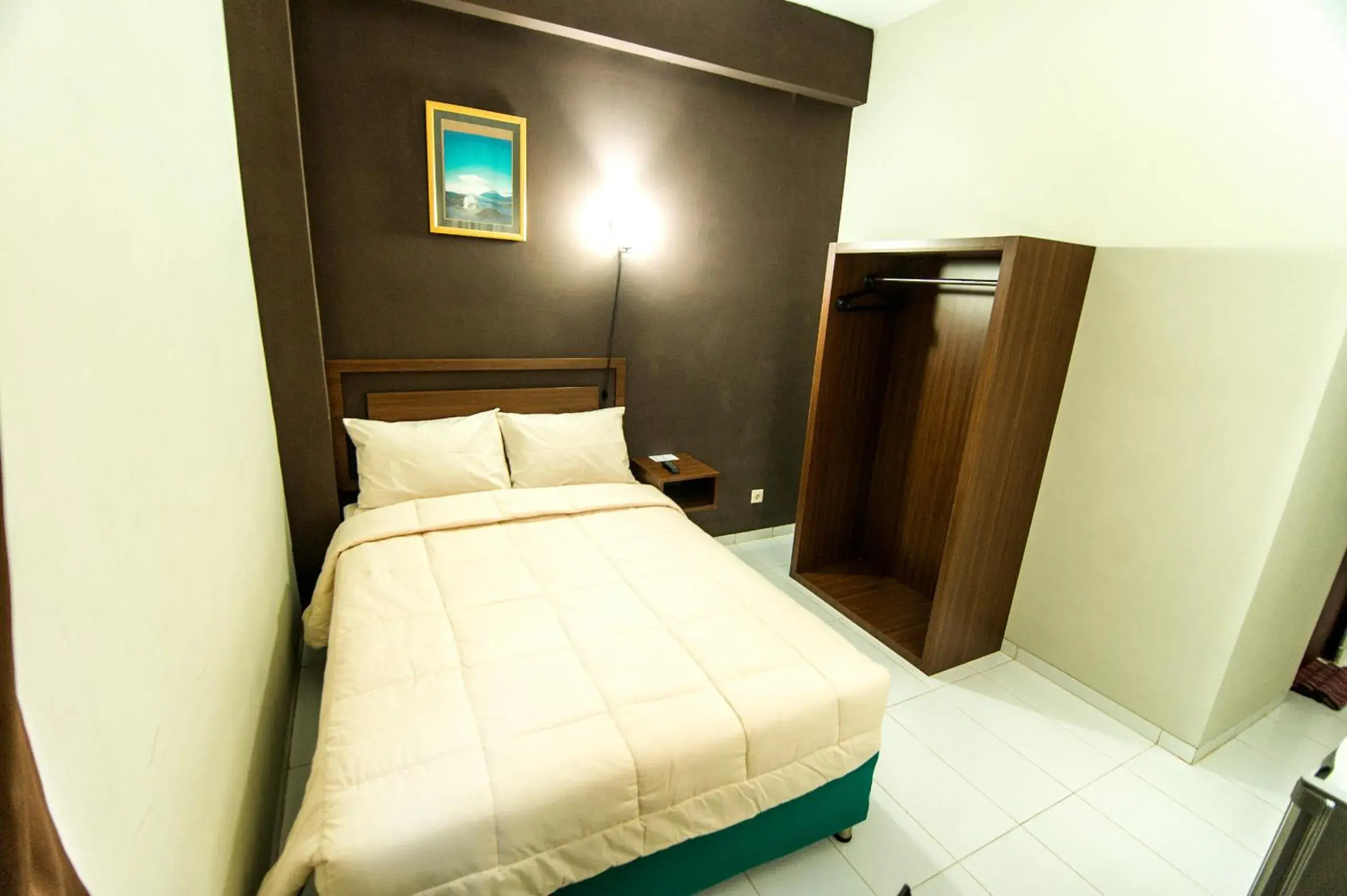 Photo of the whole room, Bed in Grace Setia Hotel