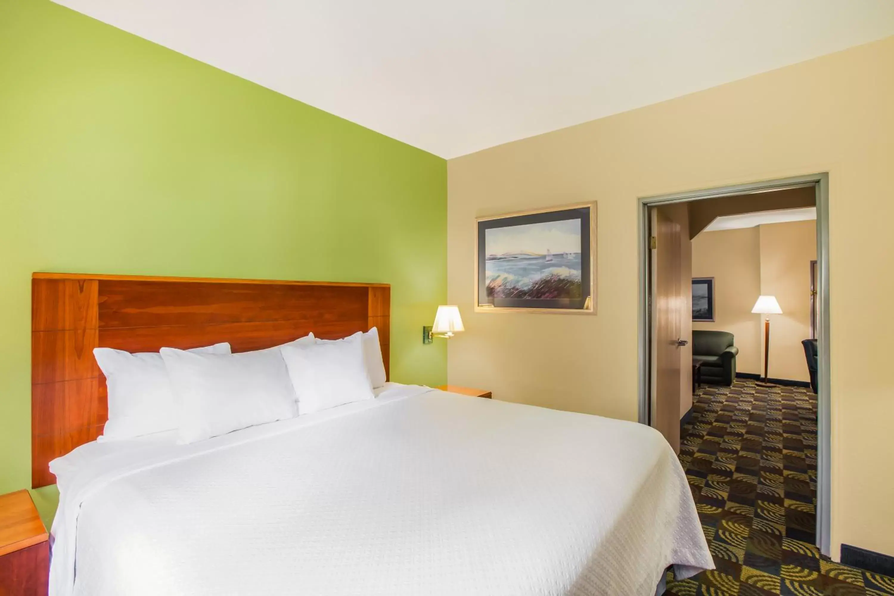 Bed in Days Inn & Suites by Wyndham Corpus Christi Central