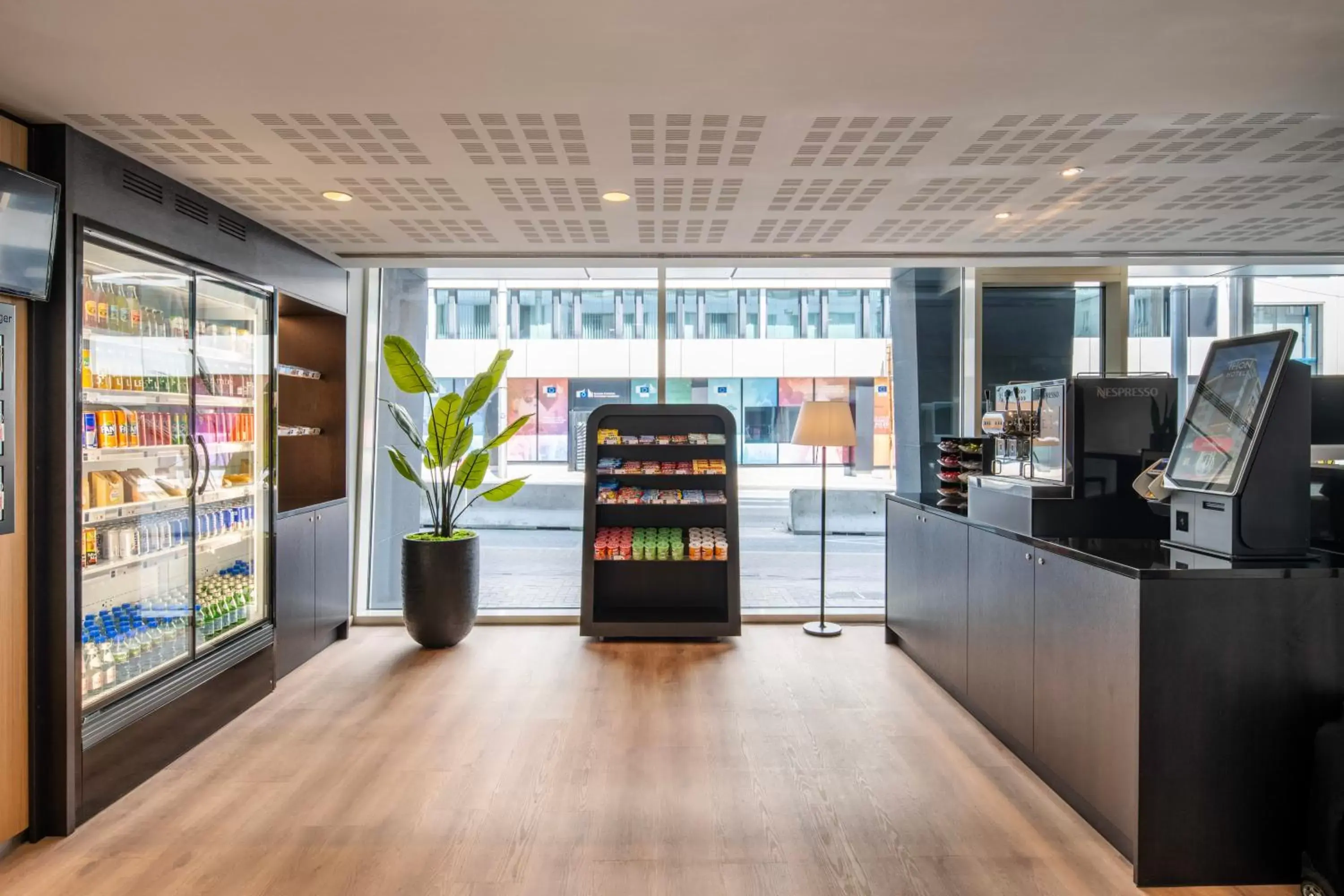 Lobby or reception, Supermarket/Shops in Thon Hotel EU