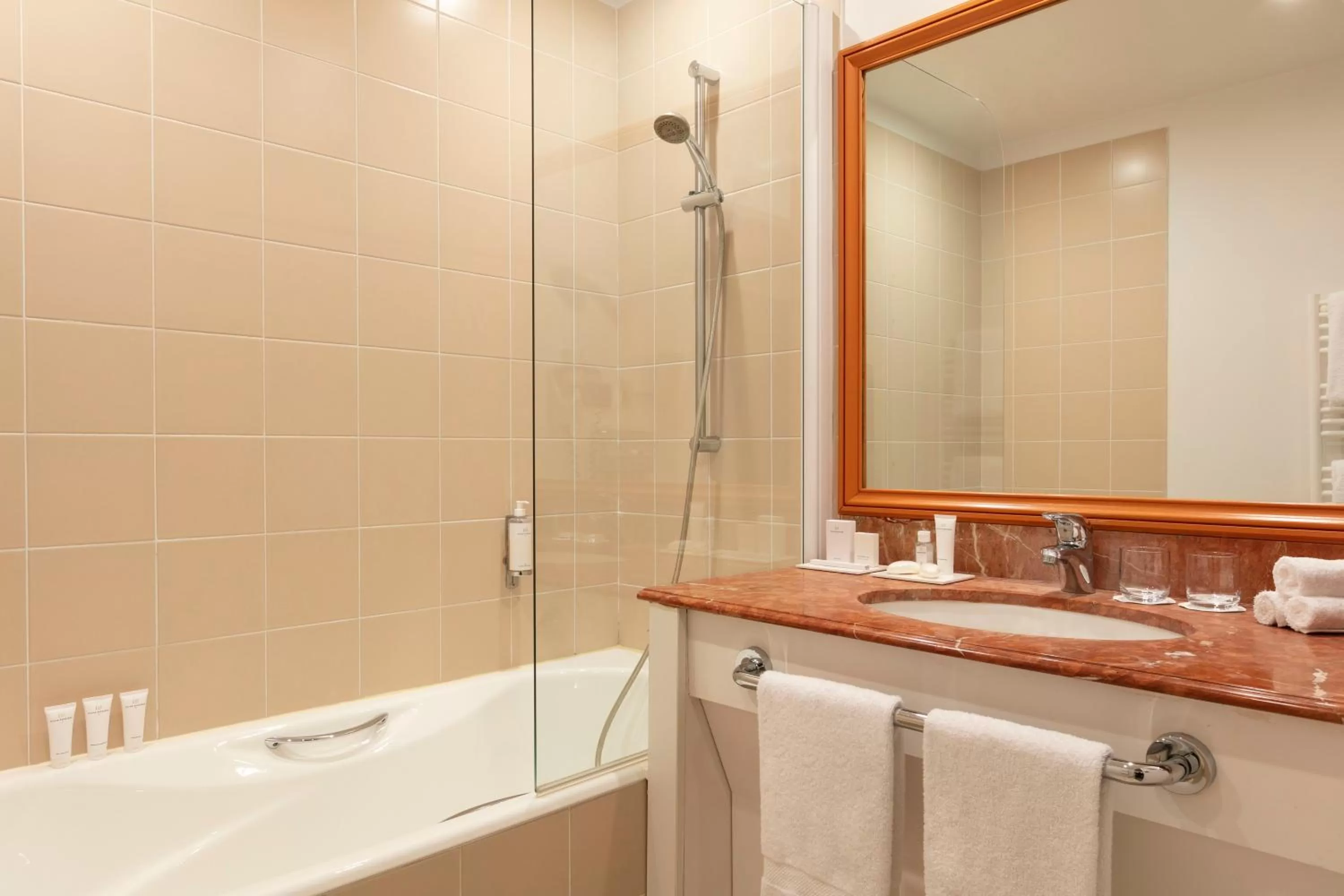 Bathroom in Hôtel Barrière le Grand Hôtel Enghien-les-Bains