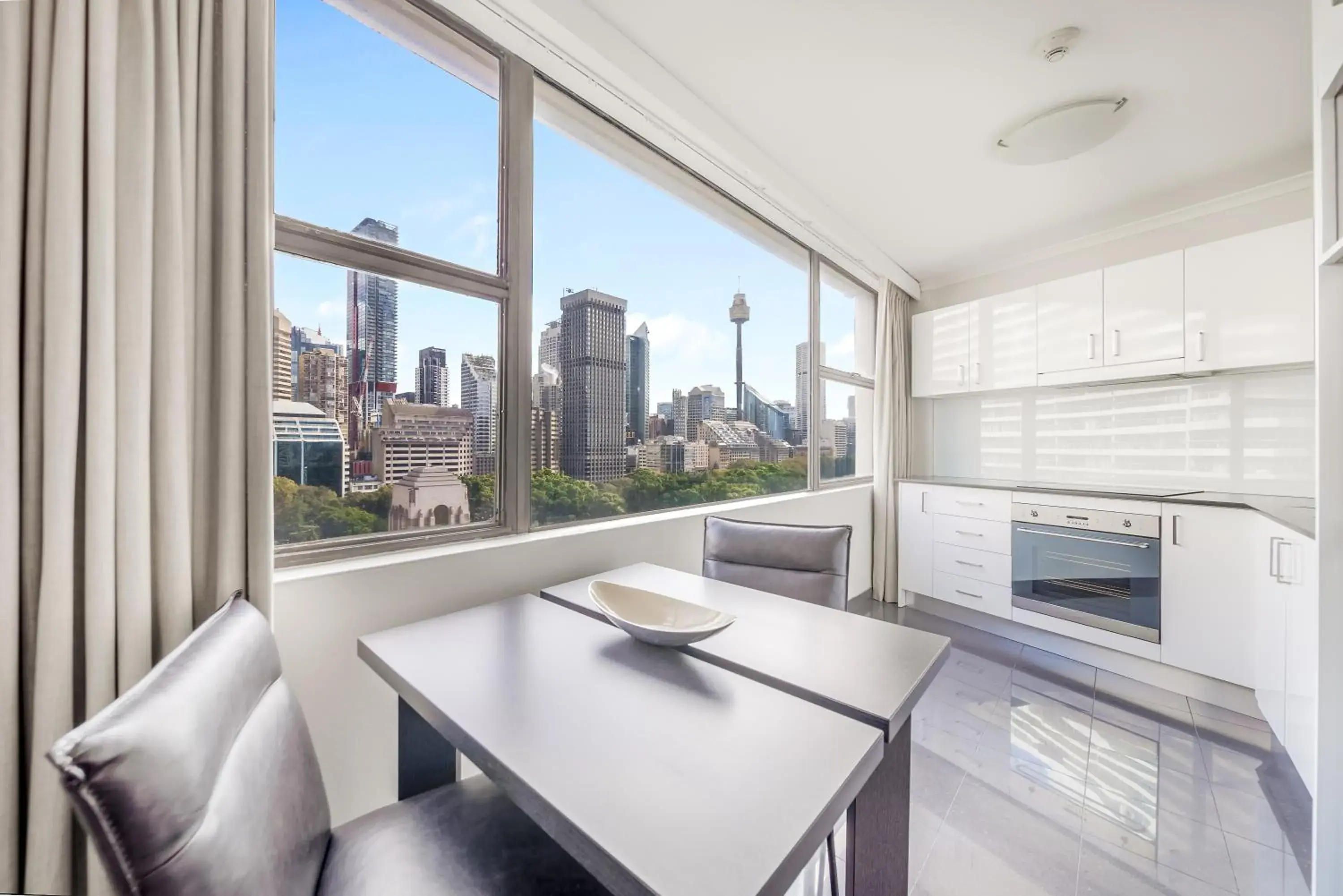 Kitchen or kitchenette in Oaks Sydney Hyde Park Suites