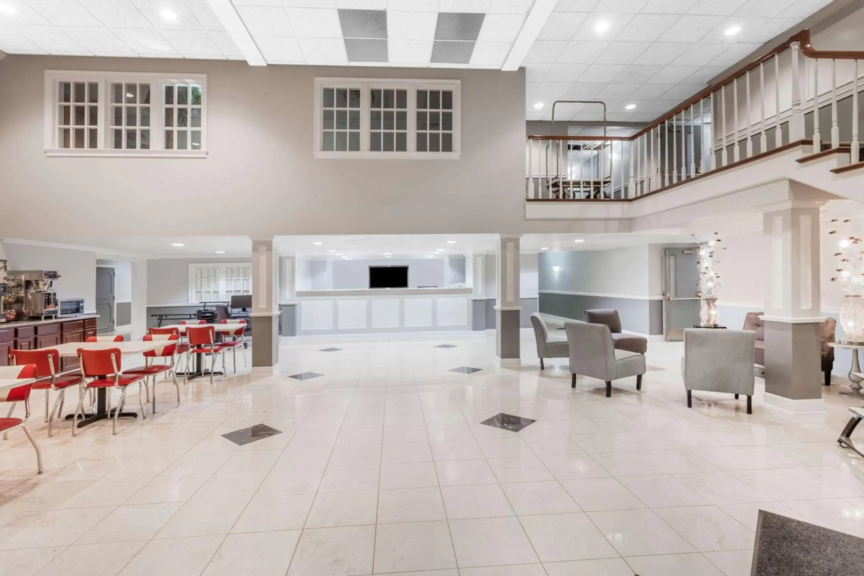 Lobby or reception in Ramada by Wyndham Henderson/Evansville