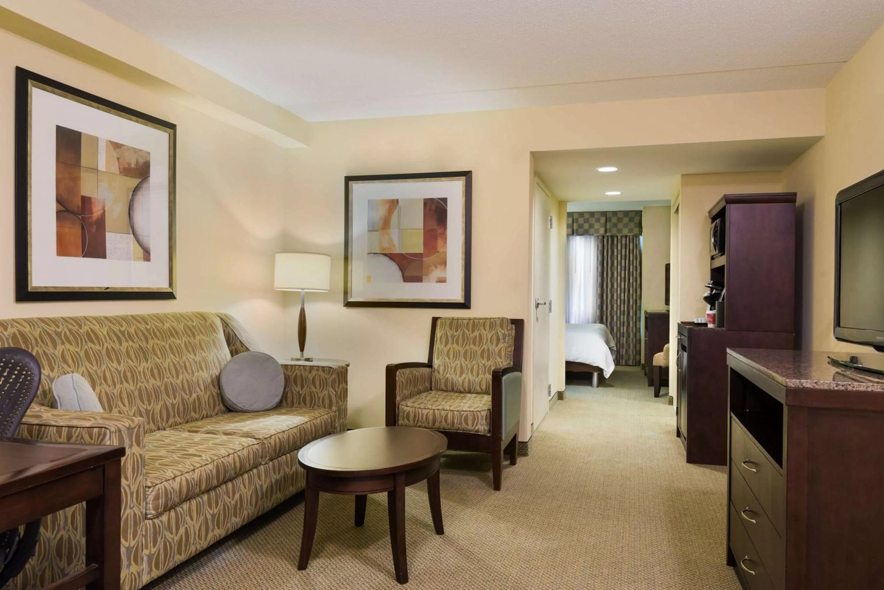 King Suite - Non-Smoking in Hilton Garden Inn Waldorf