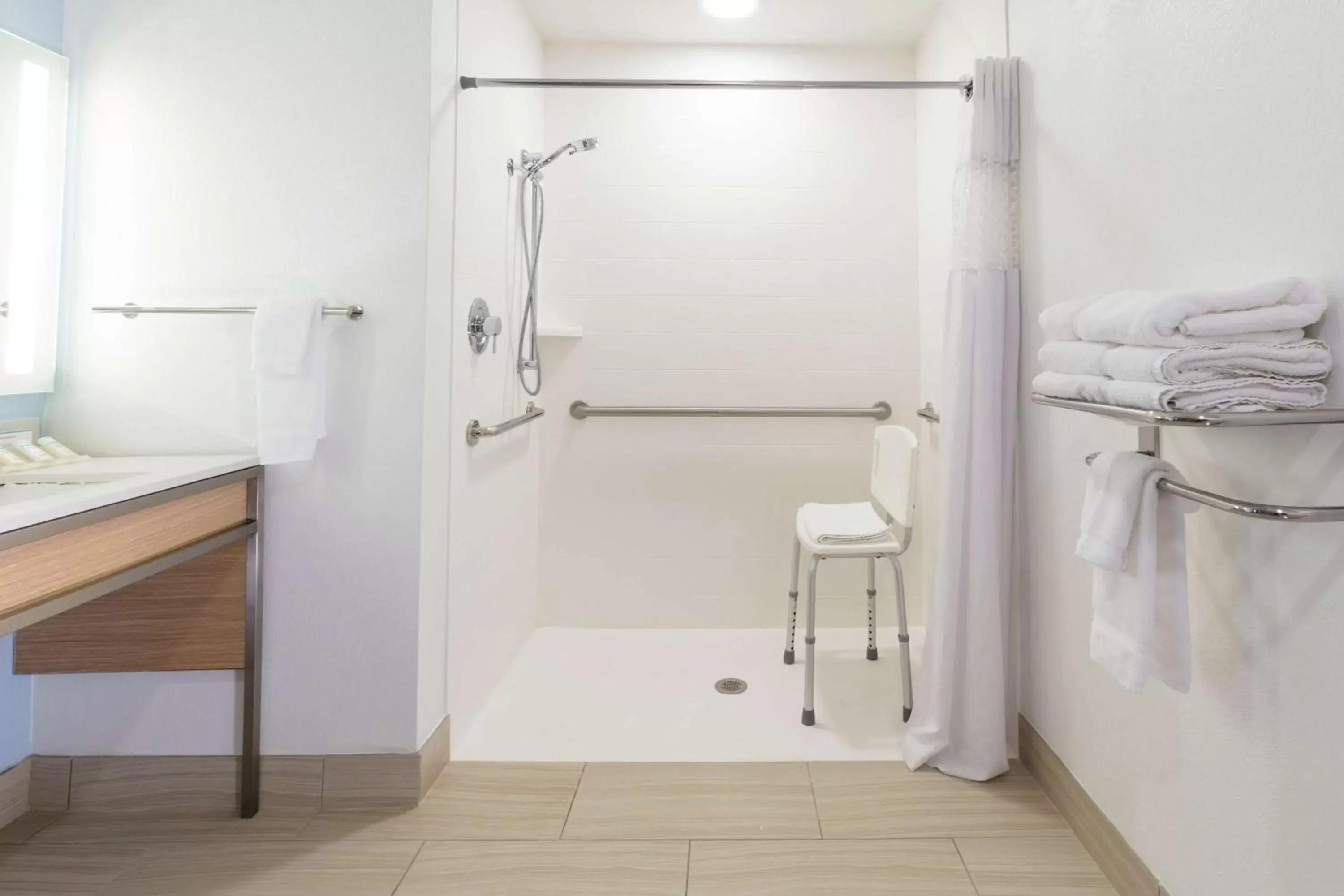 Bathroom, Bunk Bed in Hilton Garden Inn Saint Augustine Beach