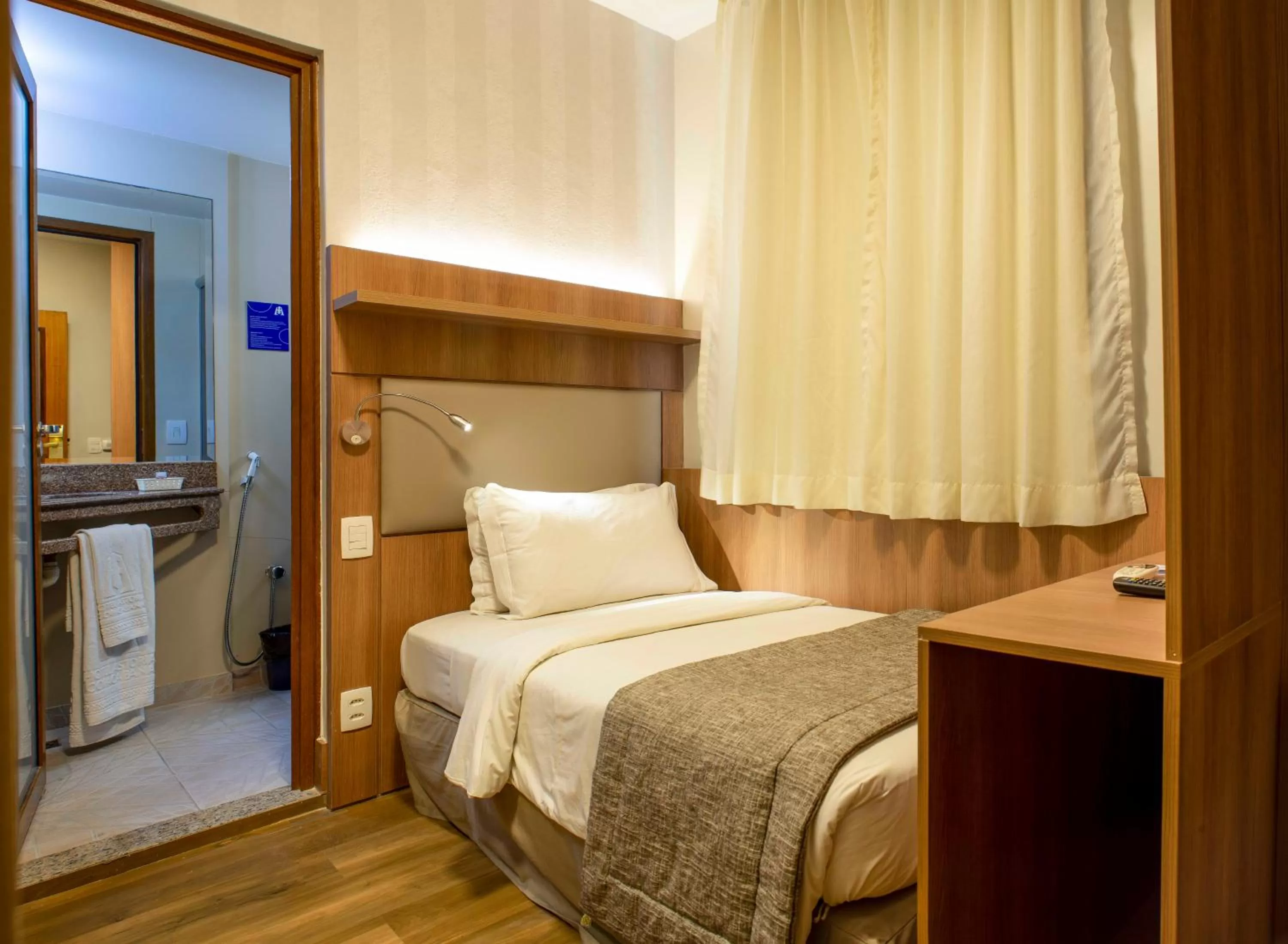 Bedroom, Bed in Hotel Astoria Copacabana