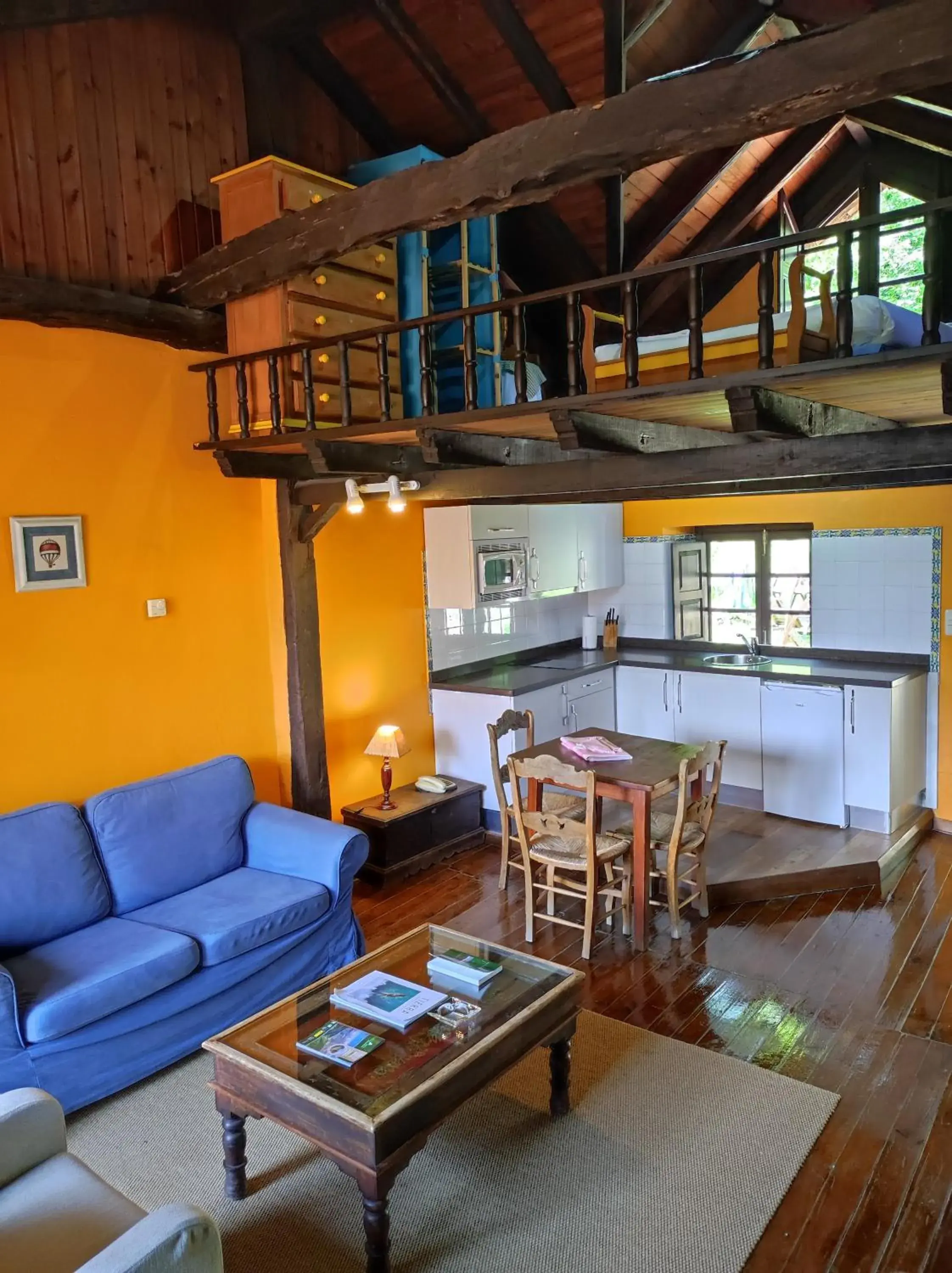 Living room, Seating Area in Viviendas Rurales El Covaju