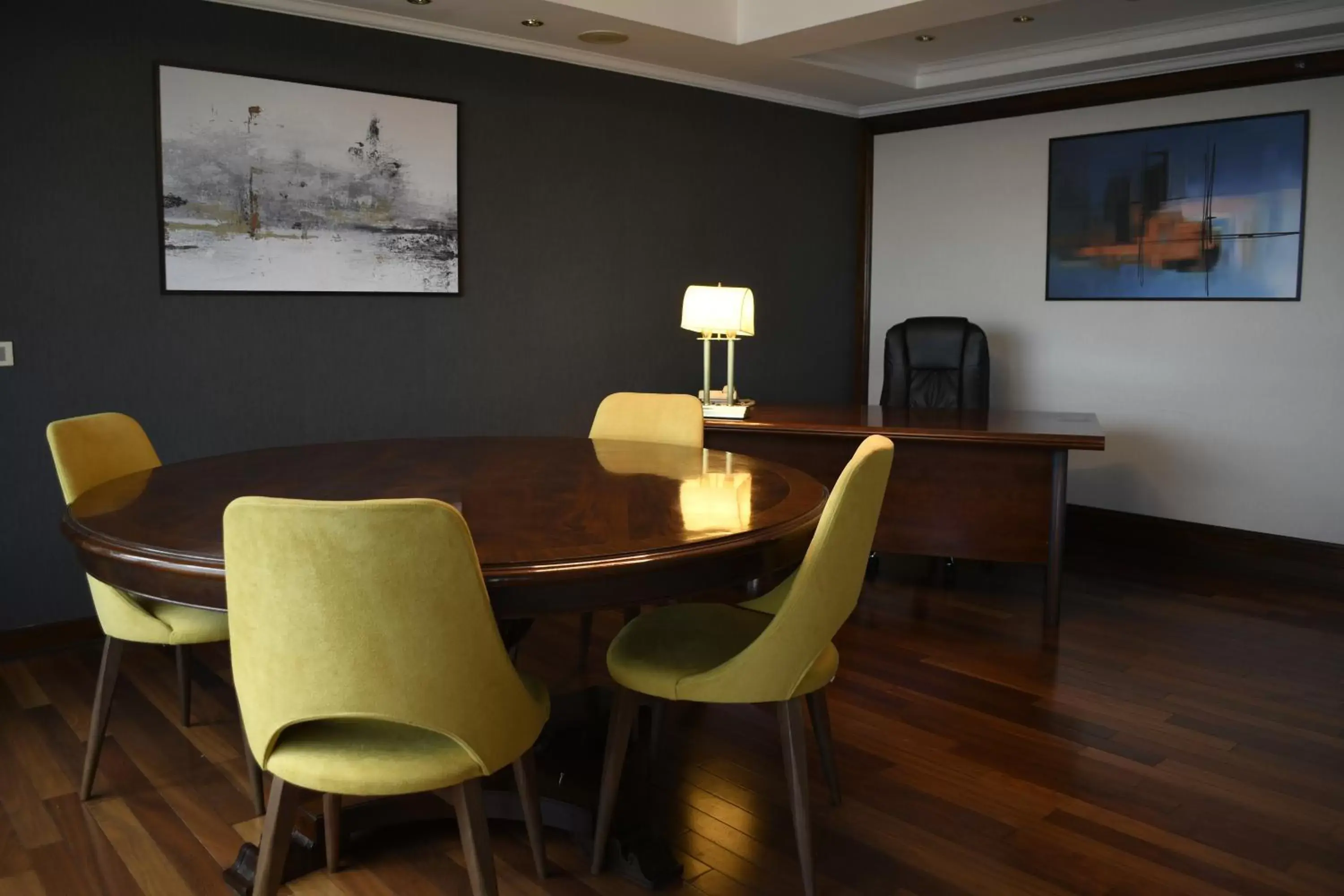 Seating area, Dining Area in Radisson Montevideo Victoria Plaza