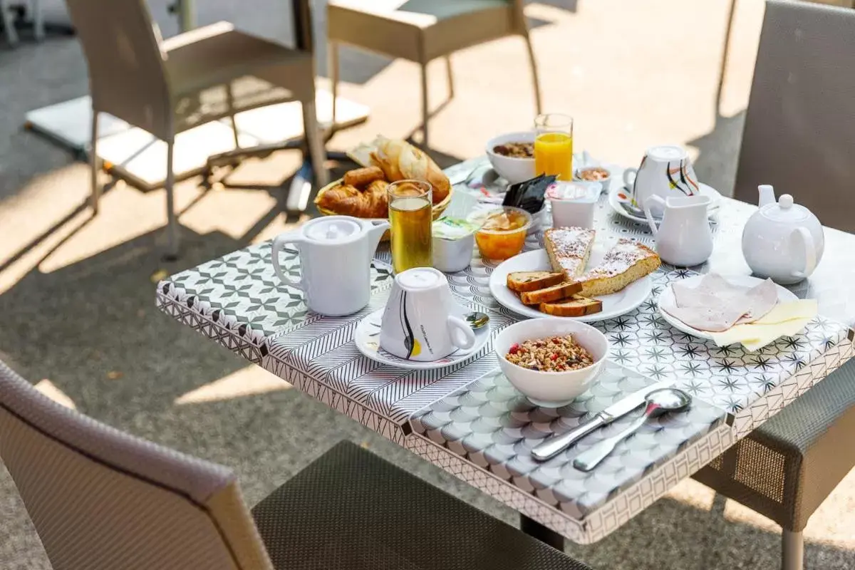 Breakfast in Hôtel Les Liserons de Mougins