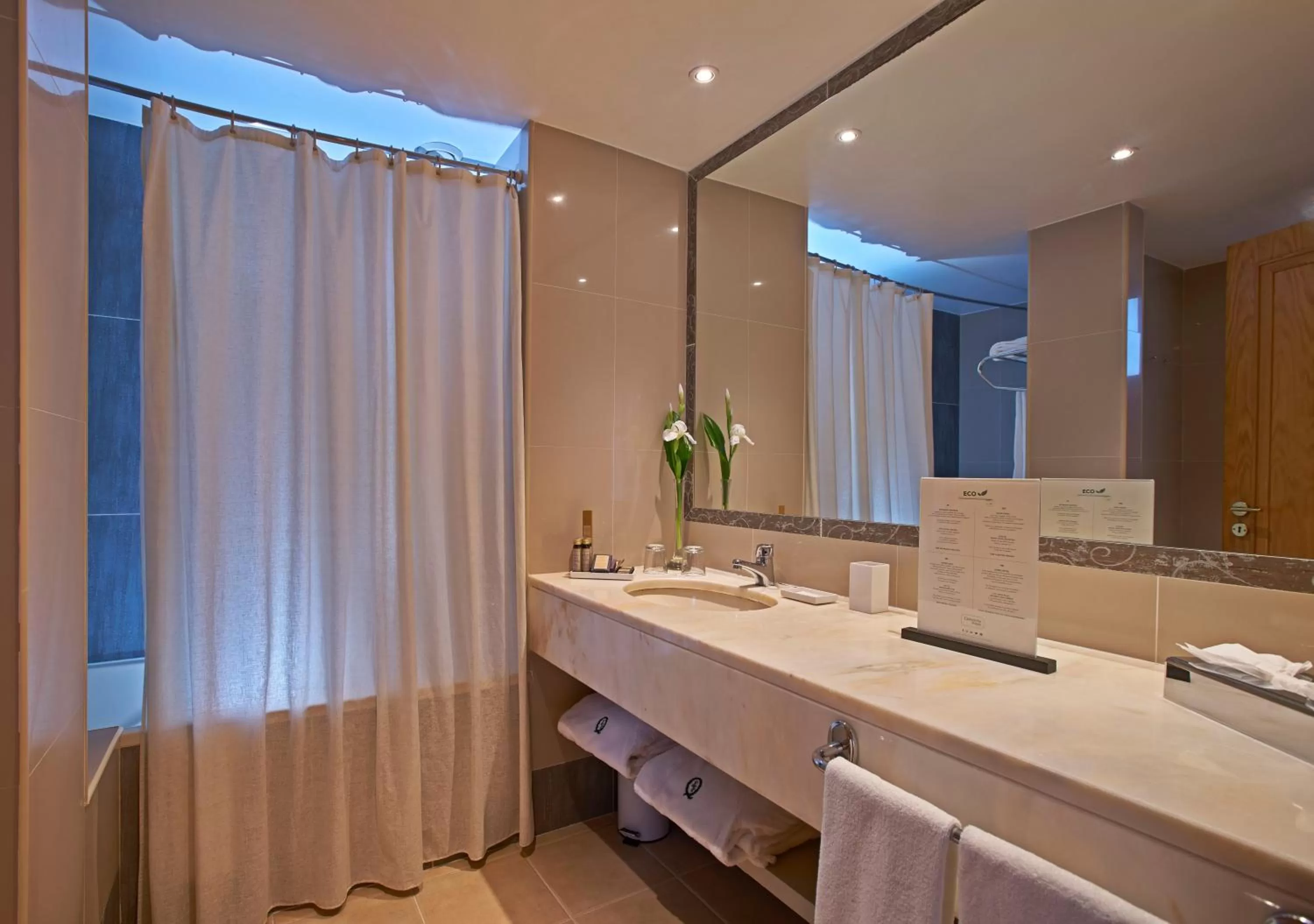 Toilet in Quintinha Sao Joao Hotel & Spa