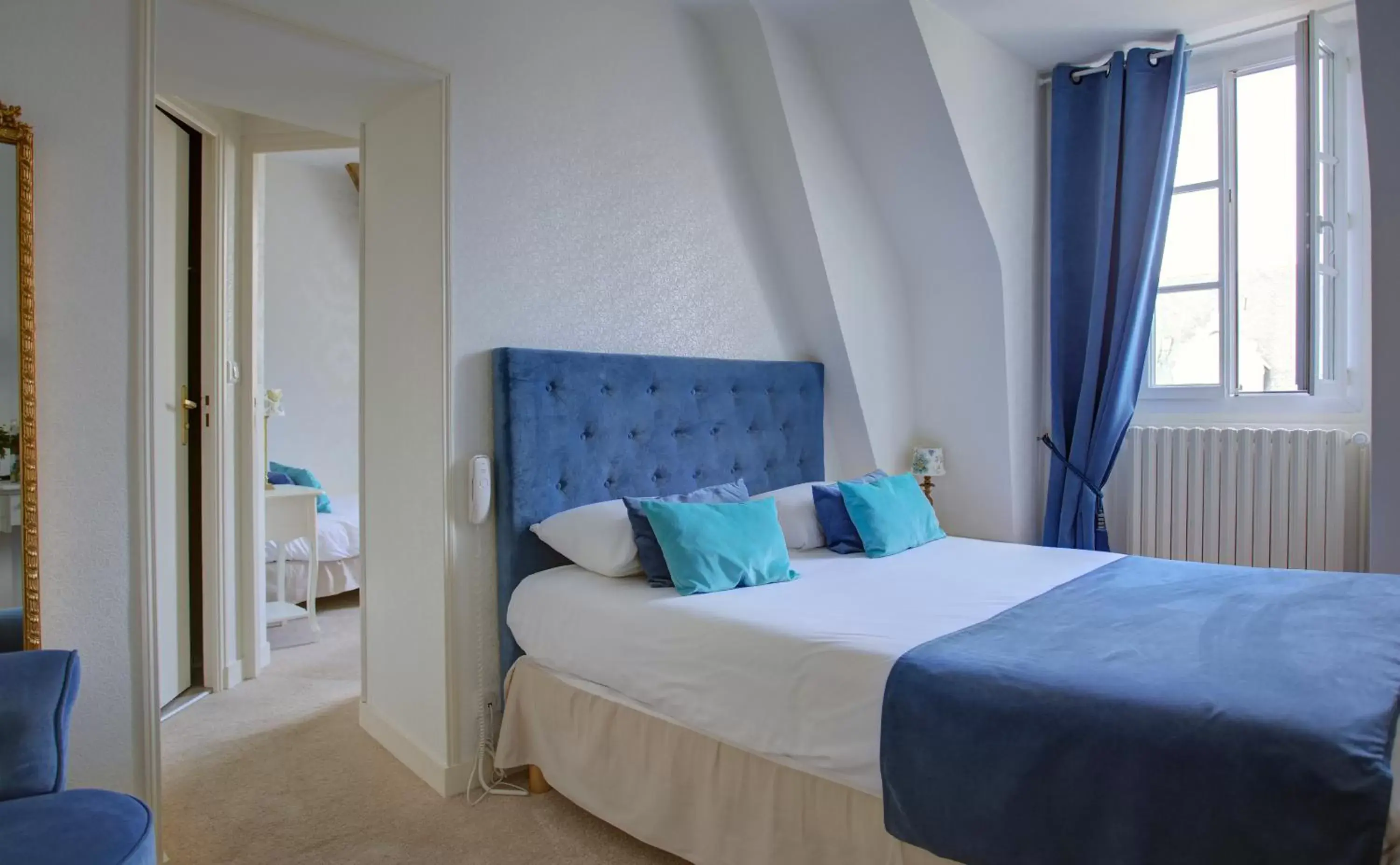 Photo of the whole room, Bed in Hôtel Du Mail