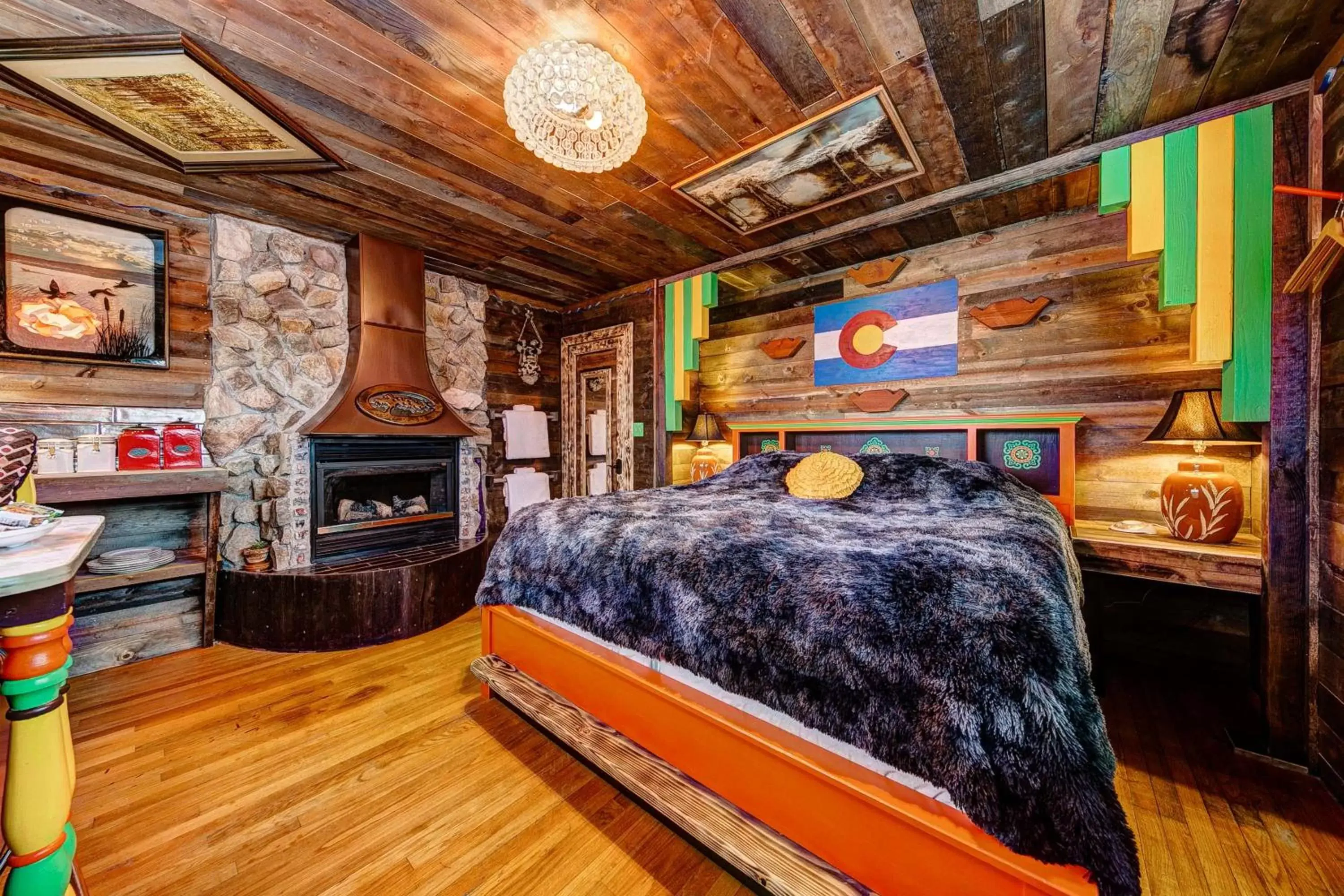 King Room with Mountain View in The Oasis on Eisenhower King Room with Mountain View in The Oasis on Eisenhower