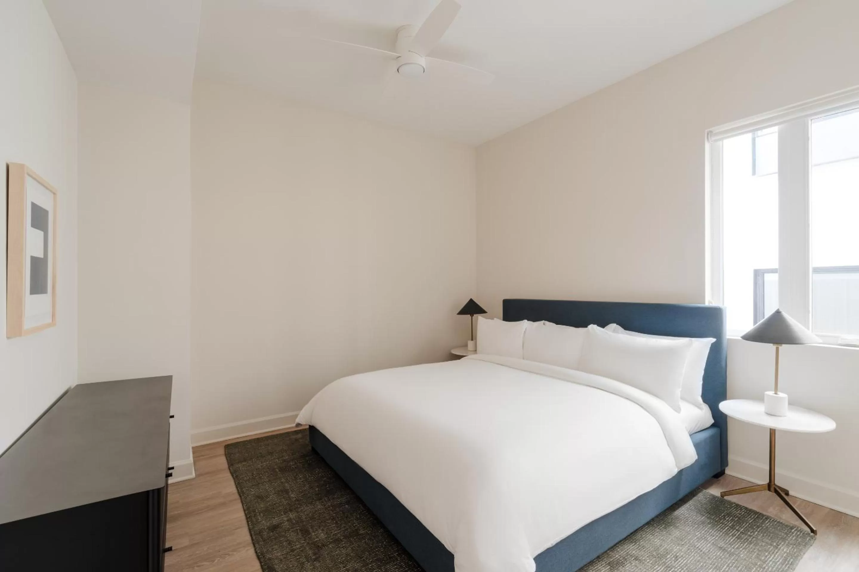 Living room, Bed in Sonder The Verse