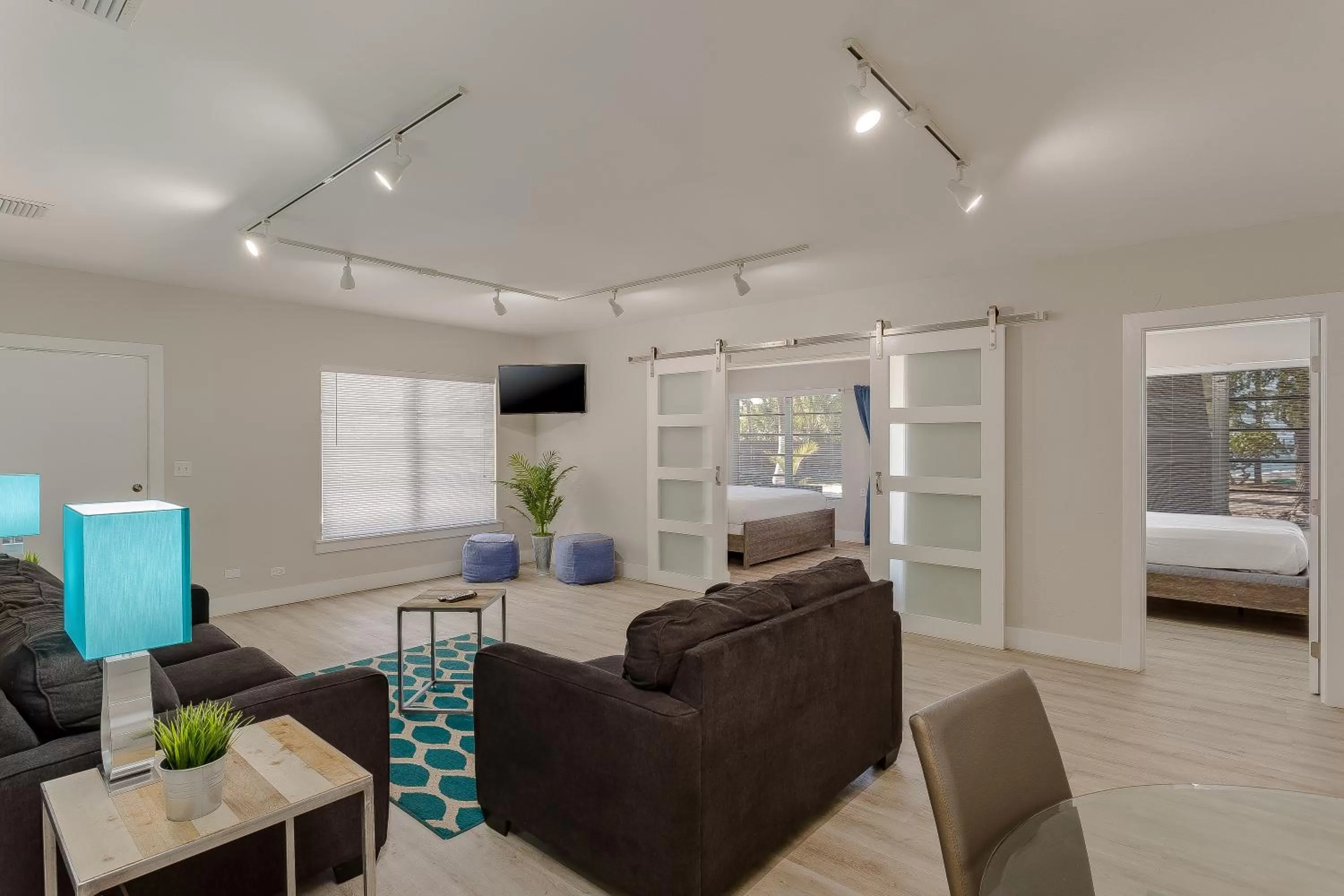 Living room, Bed in Drift Hotel