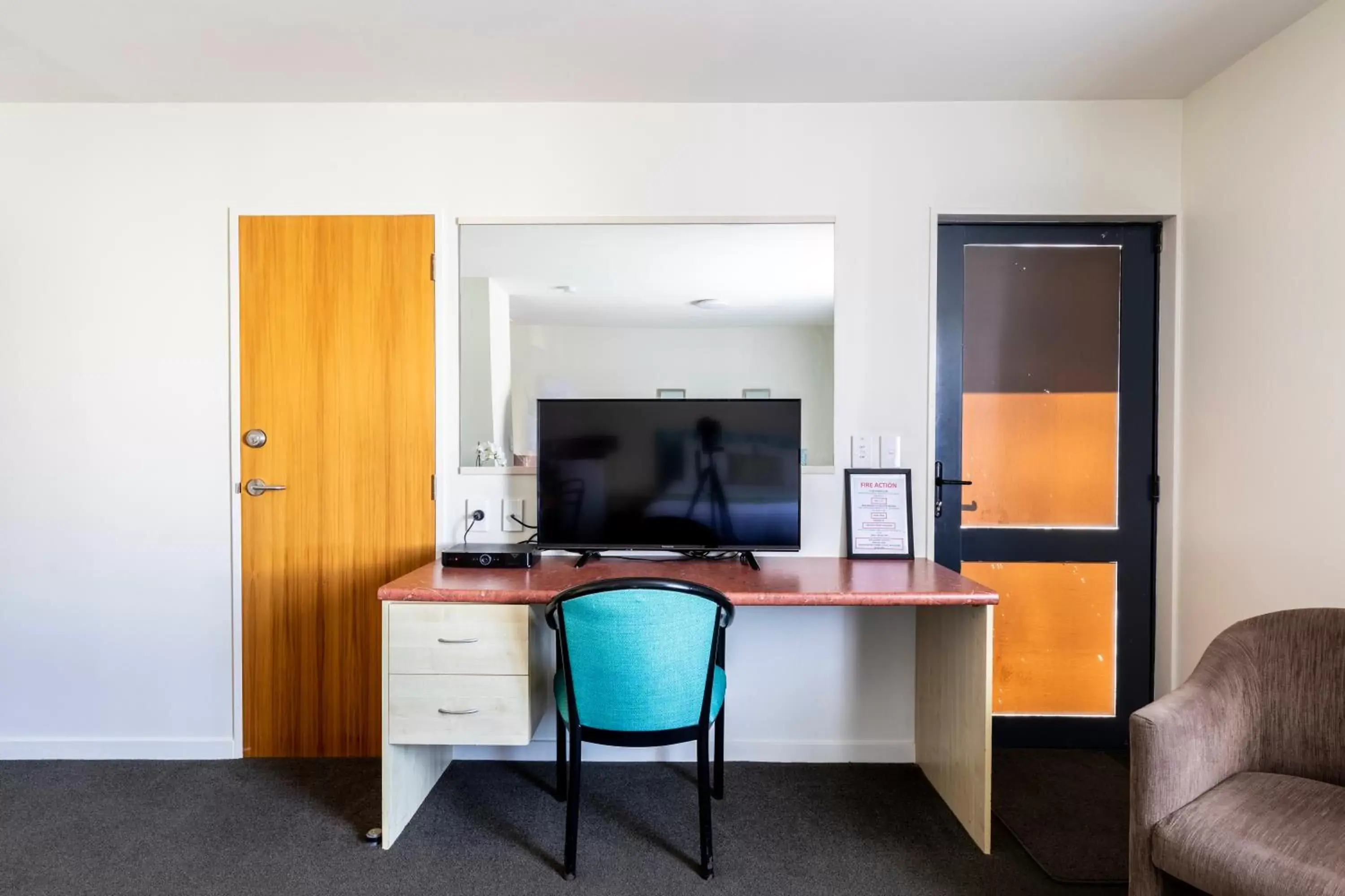 Seating area, TV/Entertainment Center in Bella Vista Motel Wellington