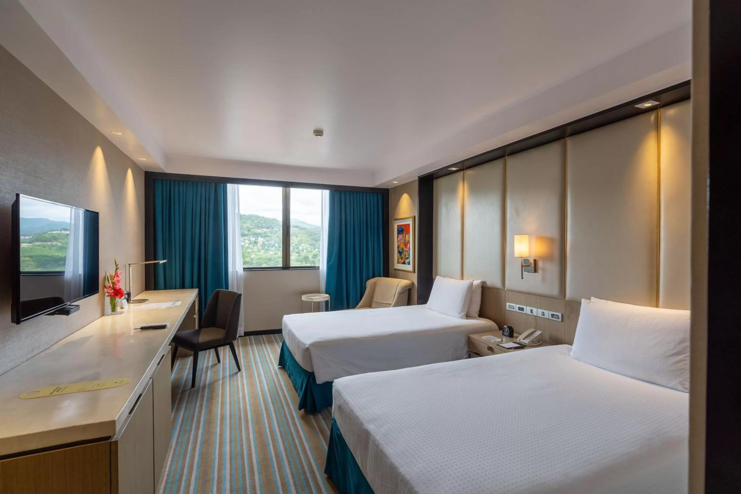 Photo of the whole room, Bed in Marco Polo Plaza Cebu