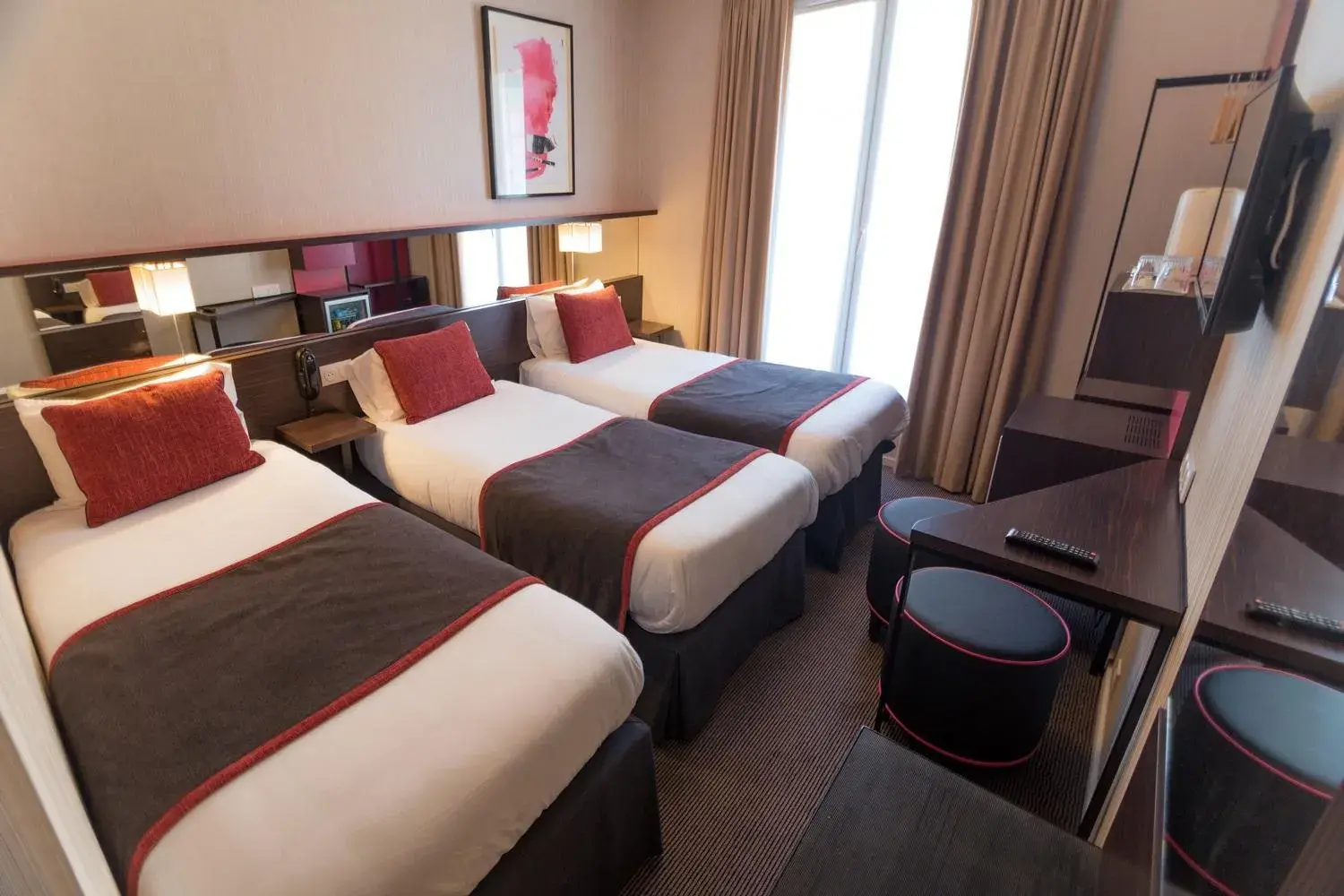 Bedroom, Bed in Hôtel Charing Cross