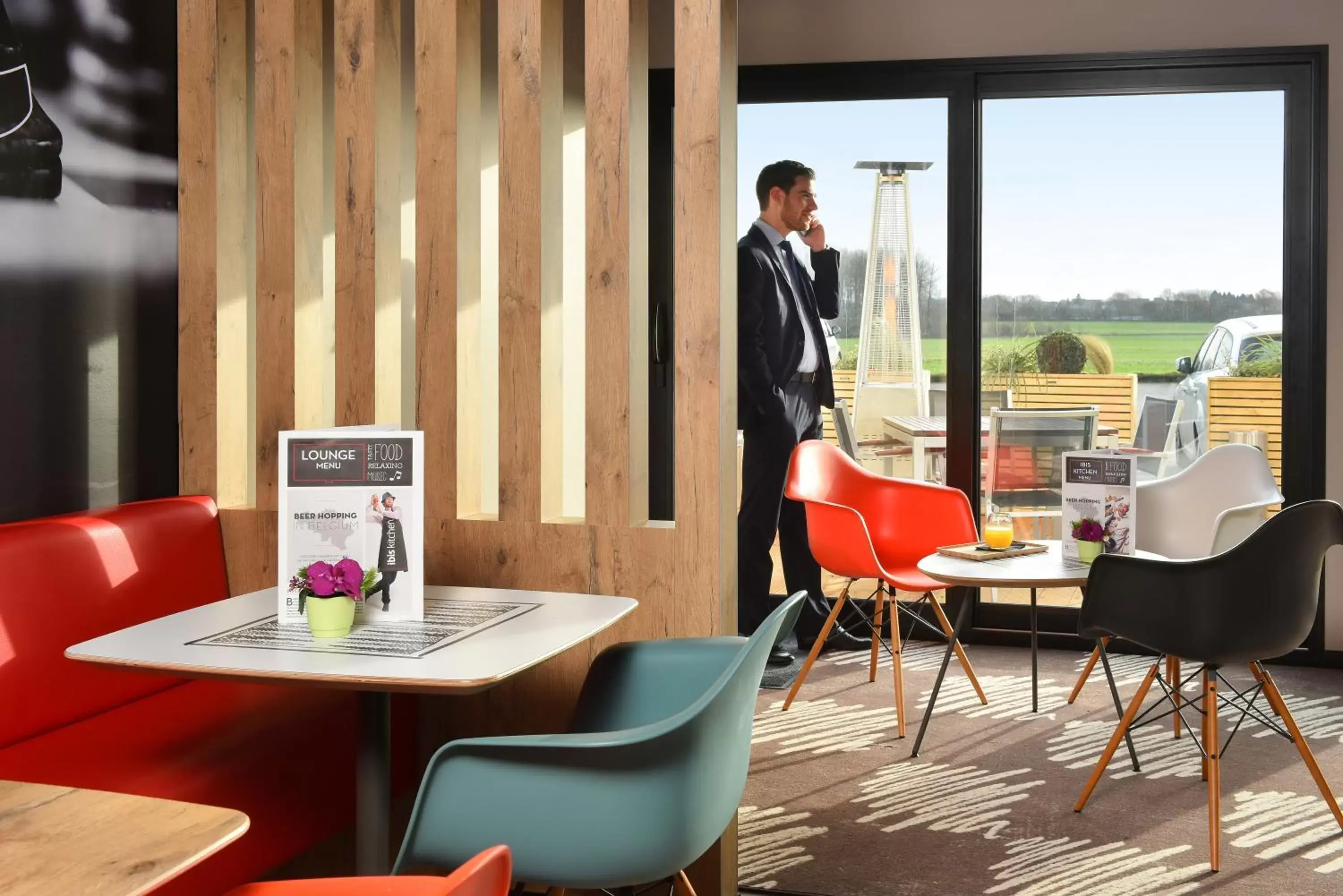 Lounge or bar, Restaurant/Places to Eat in ibis Charleroi Airport Brussels South
