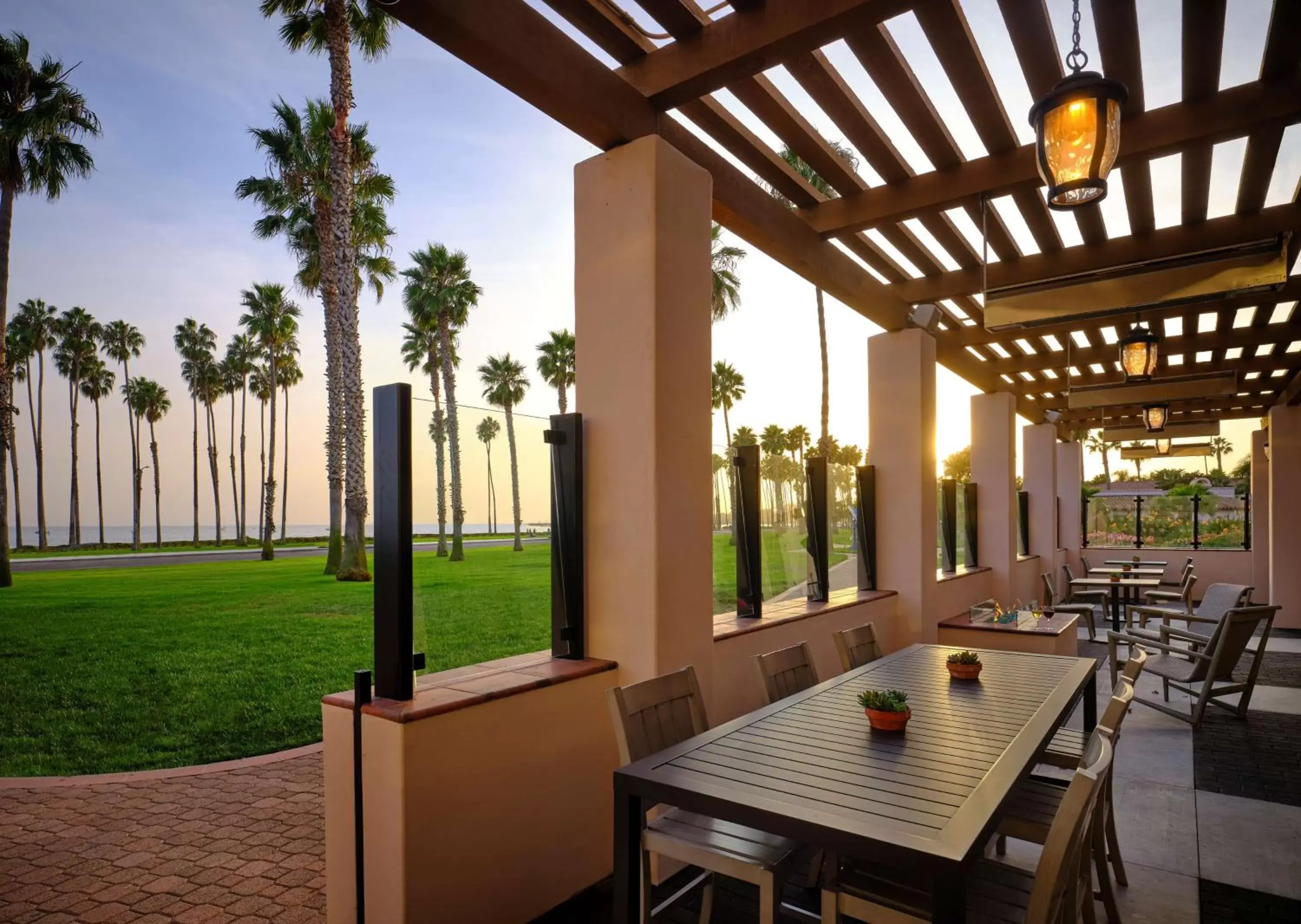 Restaurant/places to eat in Hilton Santa Barbara Beachfront Resort