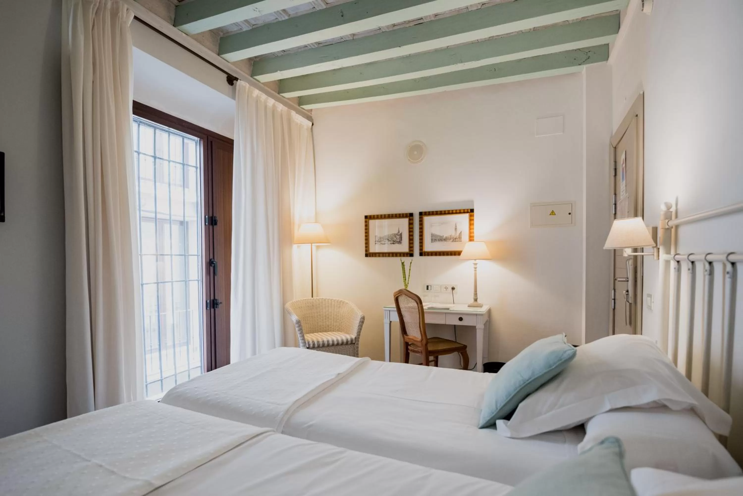 Photo of the whole room, Bed in Palacio De Los Navas