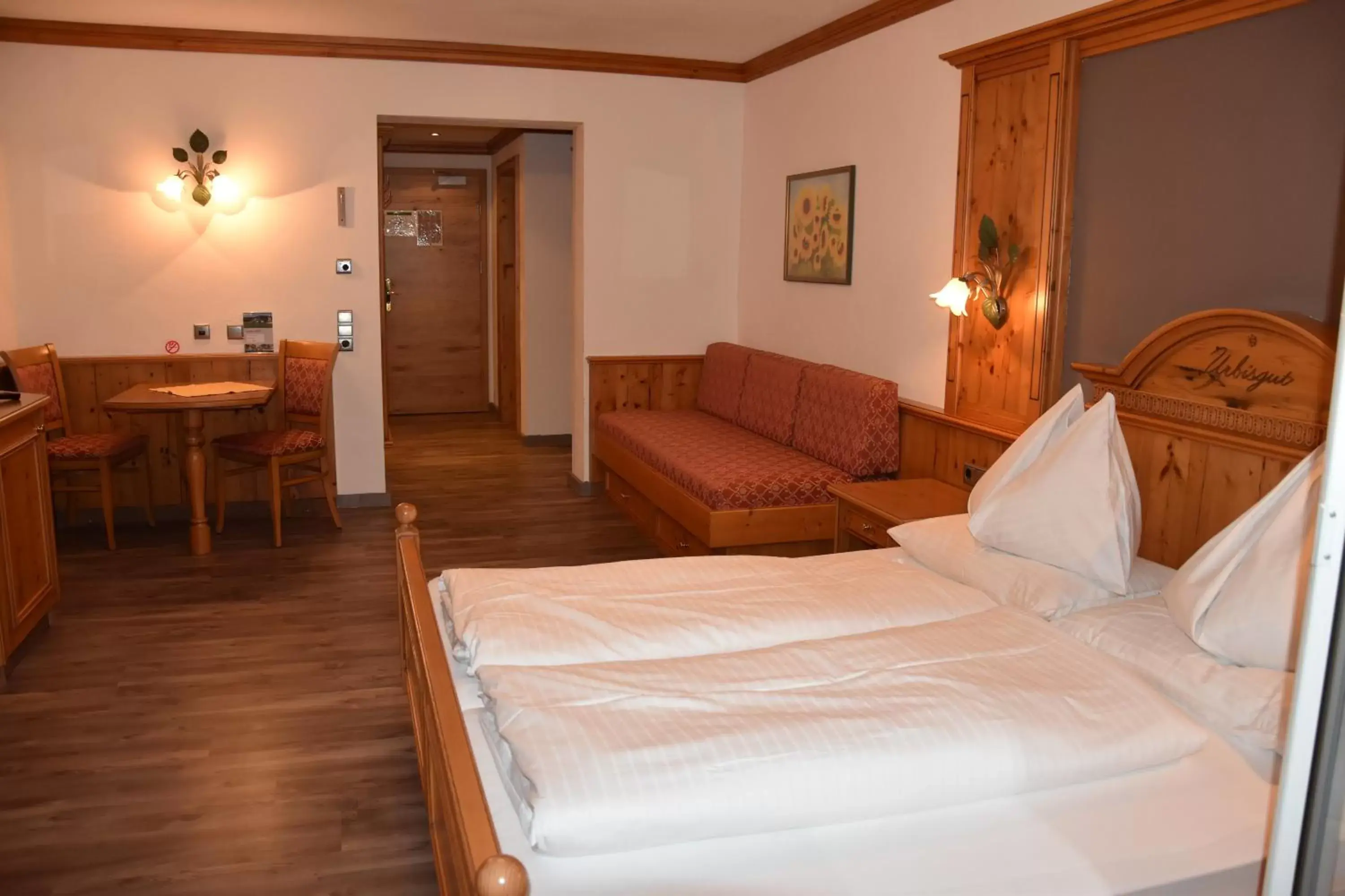 Photo of the whole room, Bed in Hotel Das Urbisgut