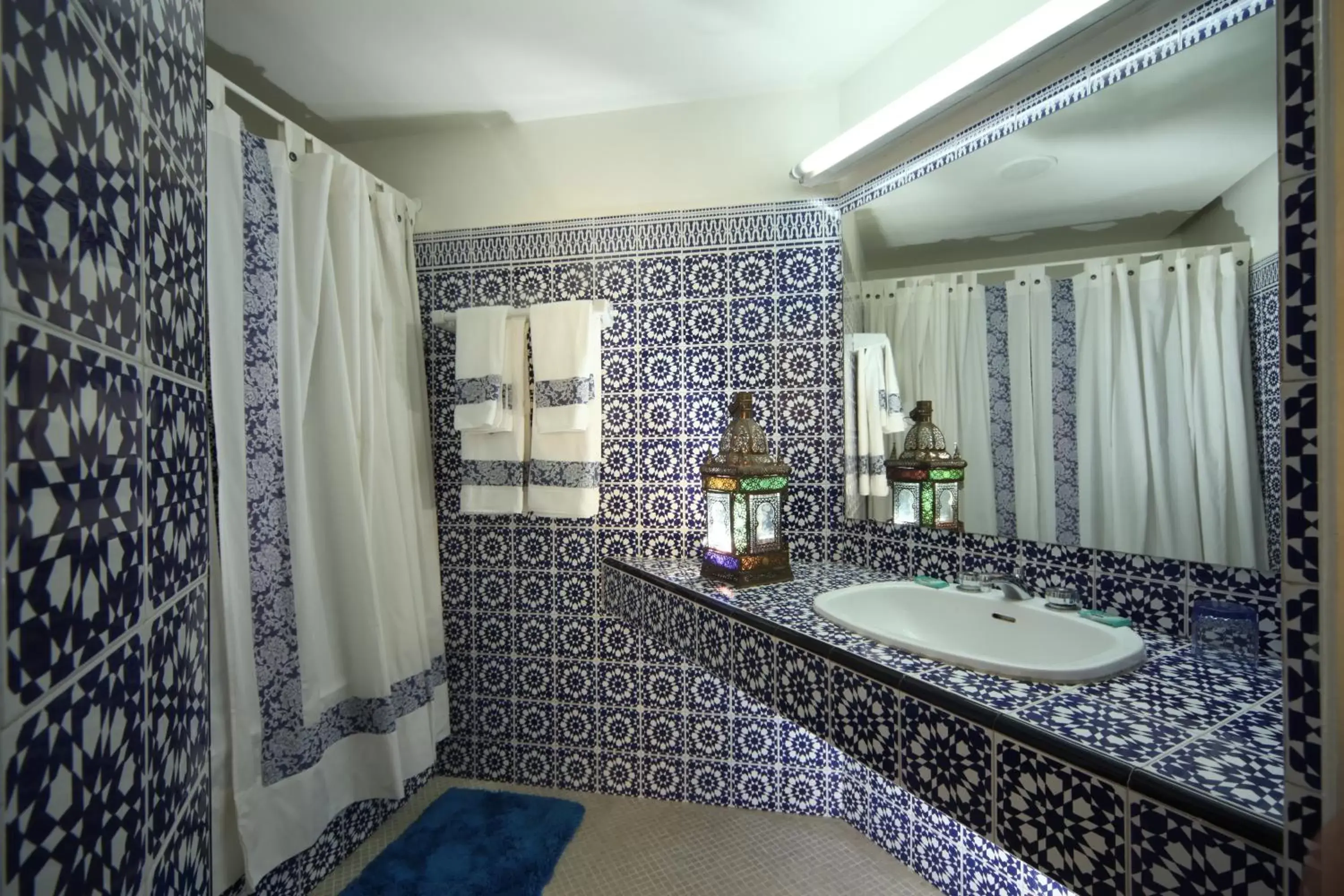 Bathroom in Hotel Chellah