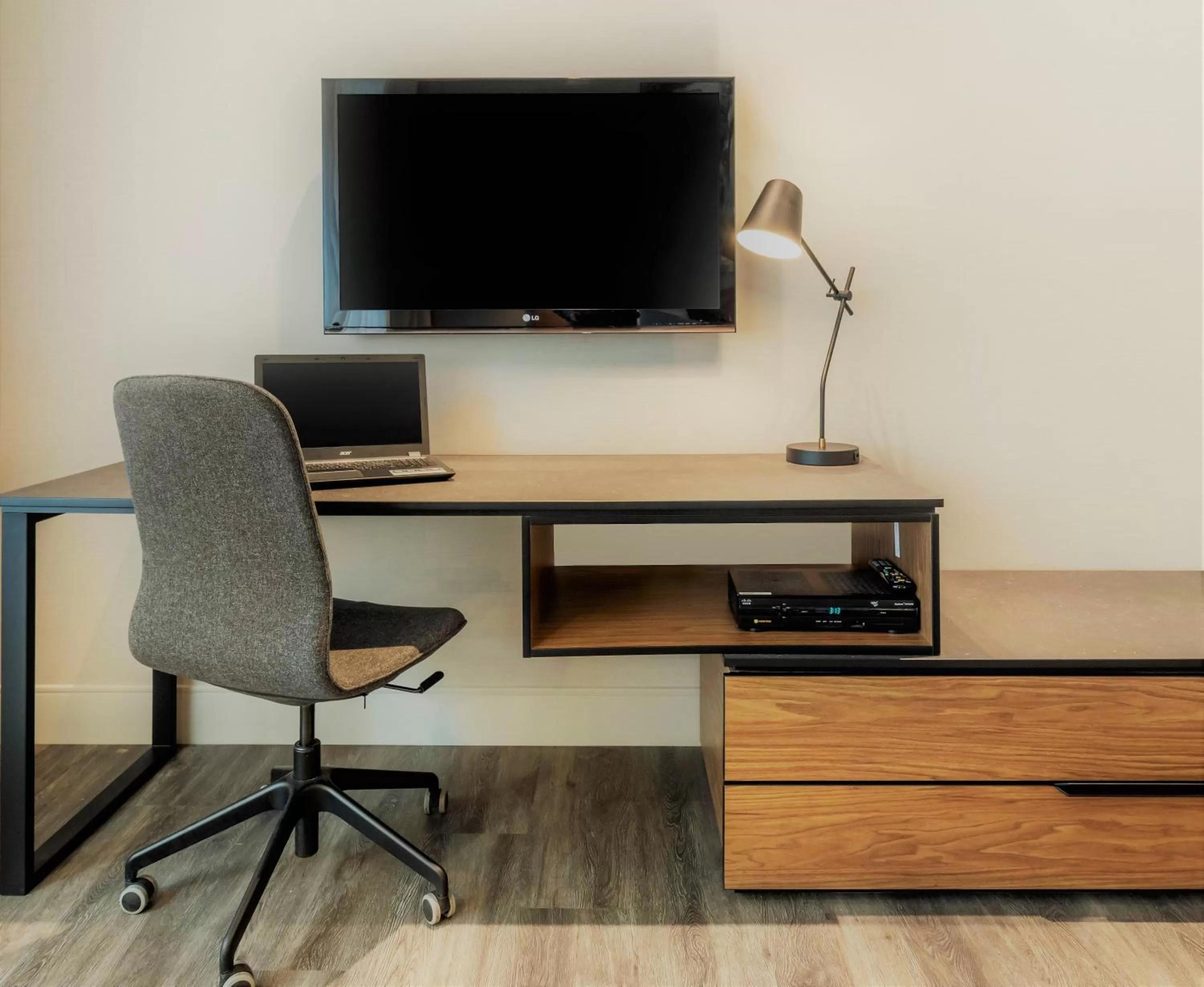 TV and multimedia in Hotel Royal William, an Ascend Collection Hotel