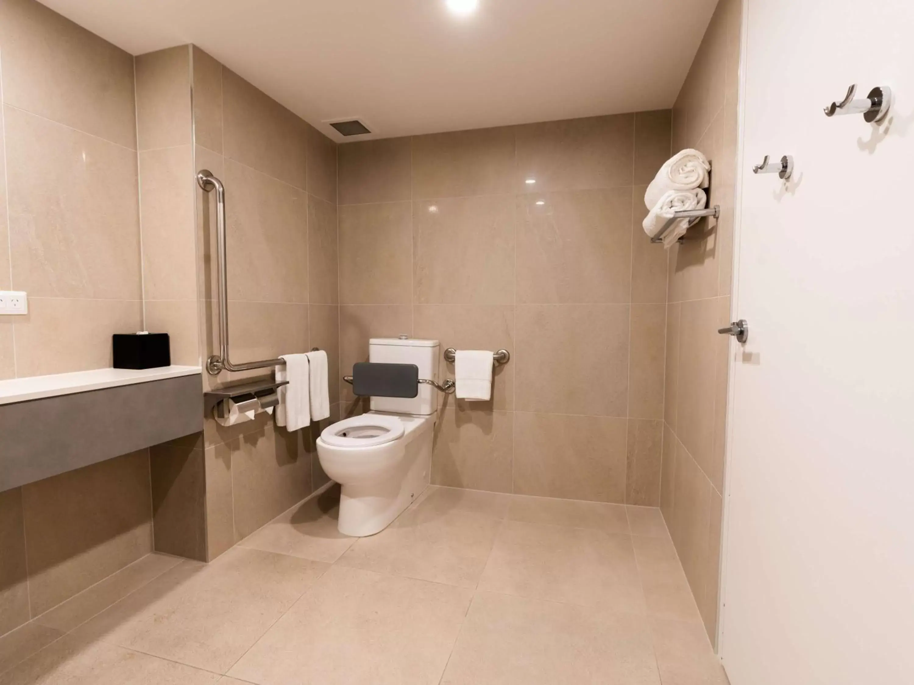 Bathroom in Novotel Cairns Oasis Resort