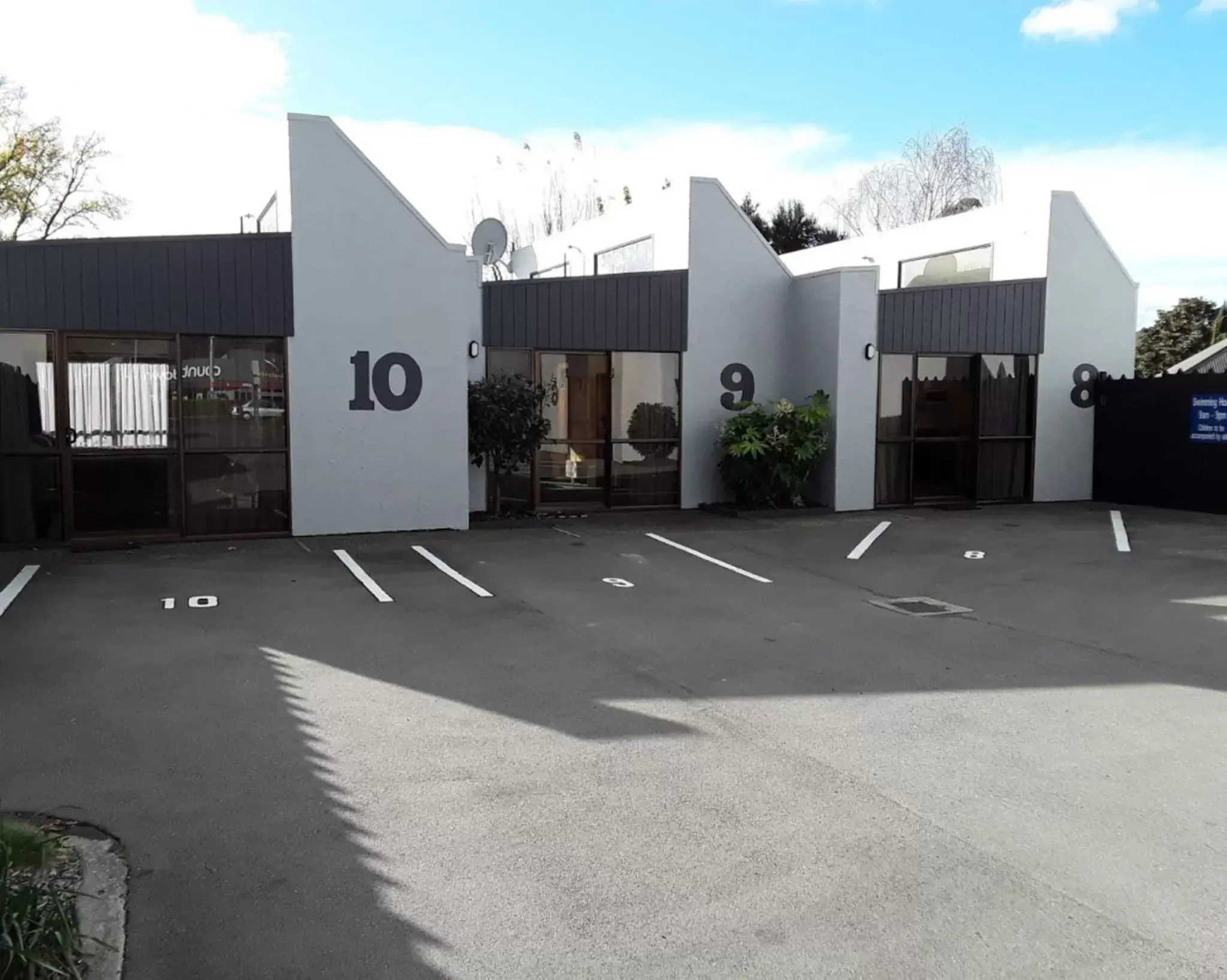 Facade/entrance, Property Building in ASURE Sundowner Motel