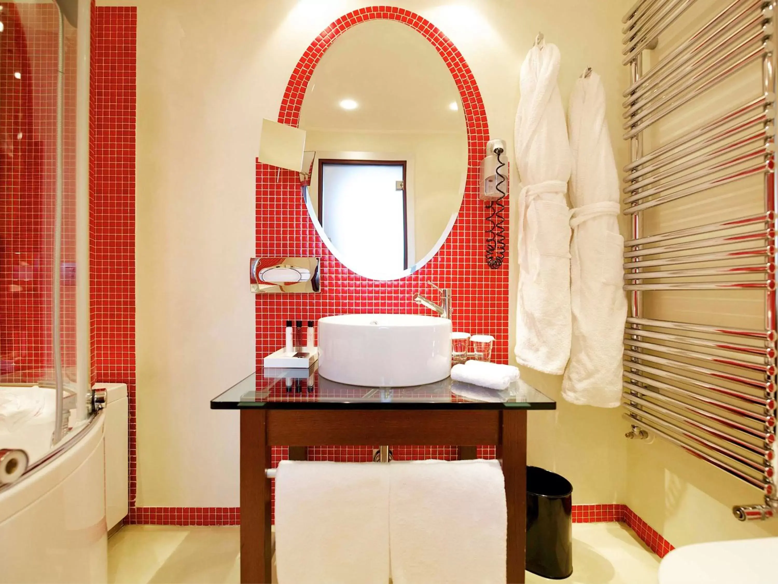 Photo of the whole room, Bathroom in La Griffe Hotel Roma