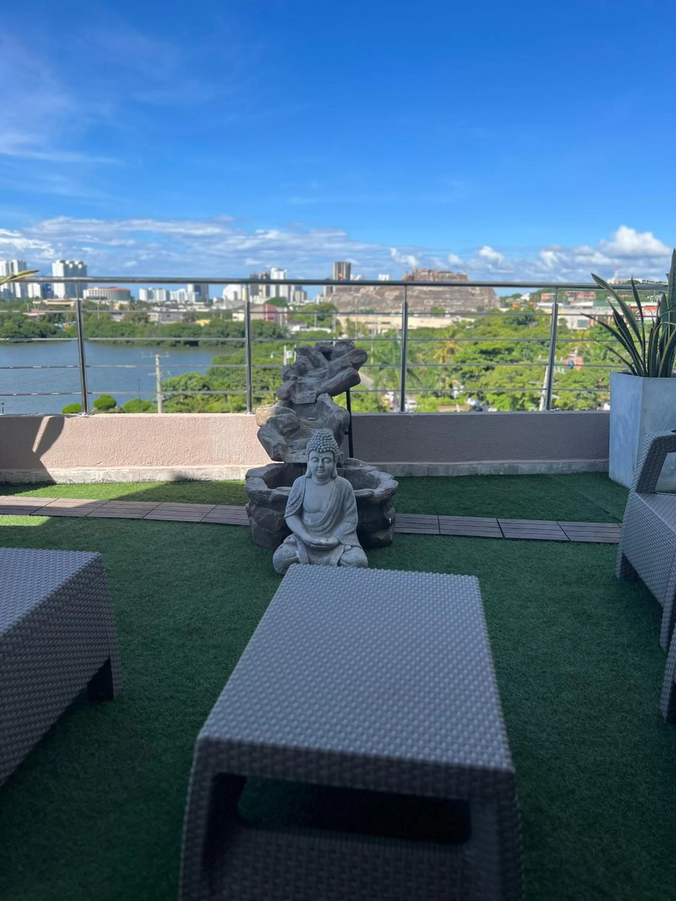 Balcony/Terrace in Bahia 79 Apartasuites Cerca al Centro