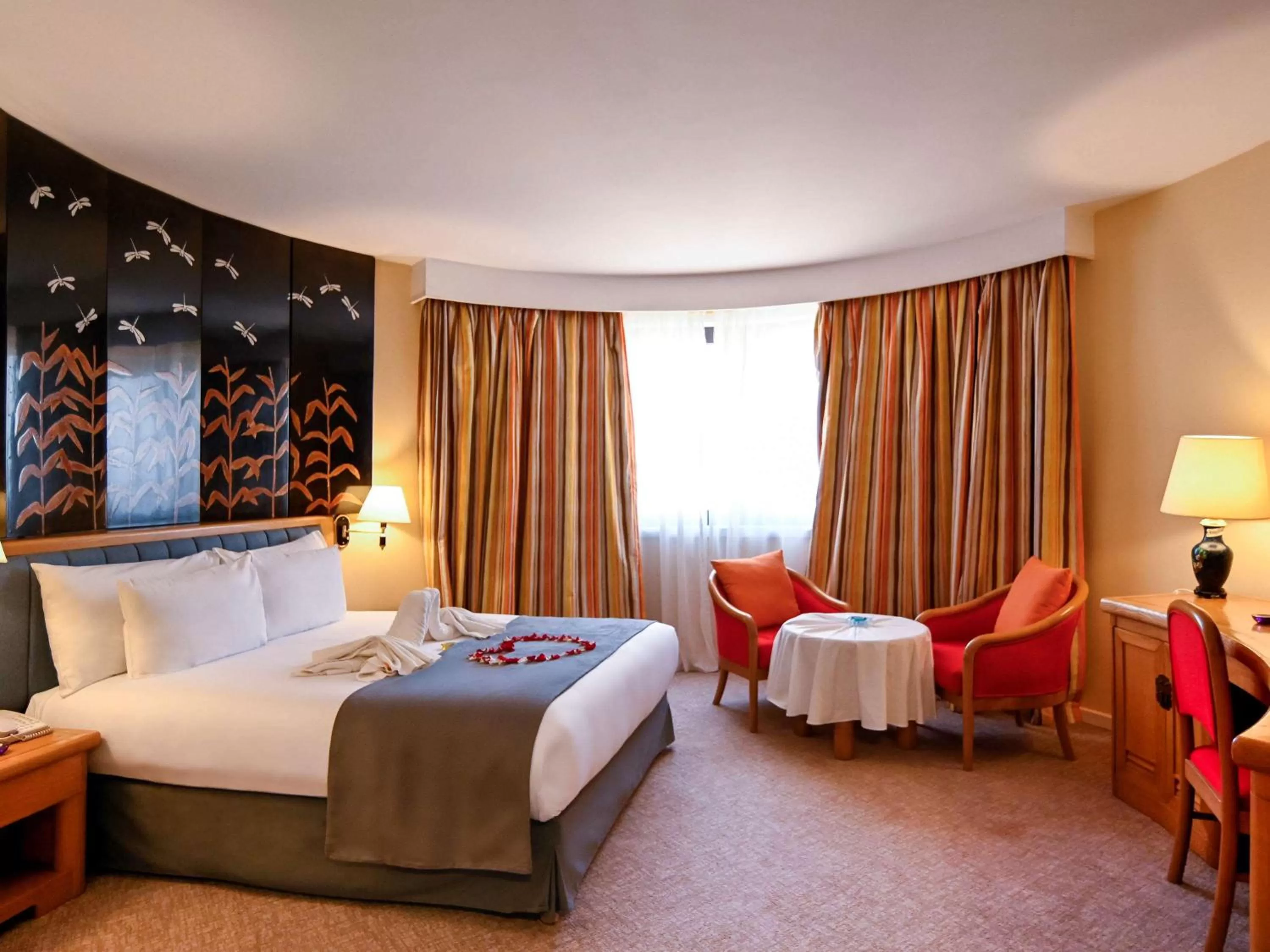 Property building, Bed in Hotel Mercure Alger Aéroport