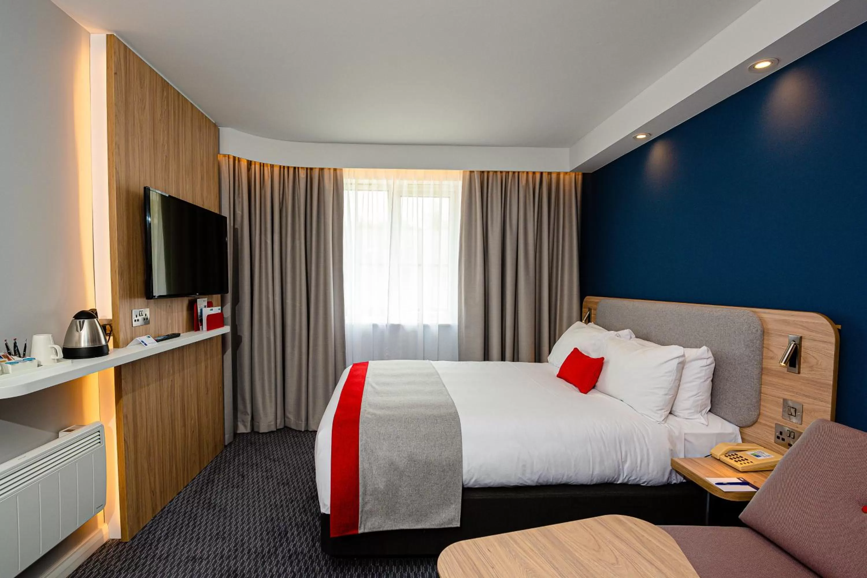 Photo of the whole room, Bed in Holiday Inn Express Canterbury by IHG