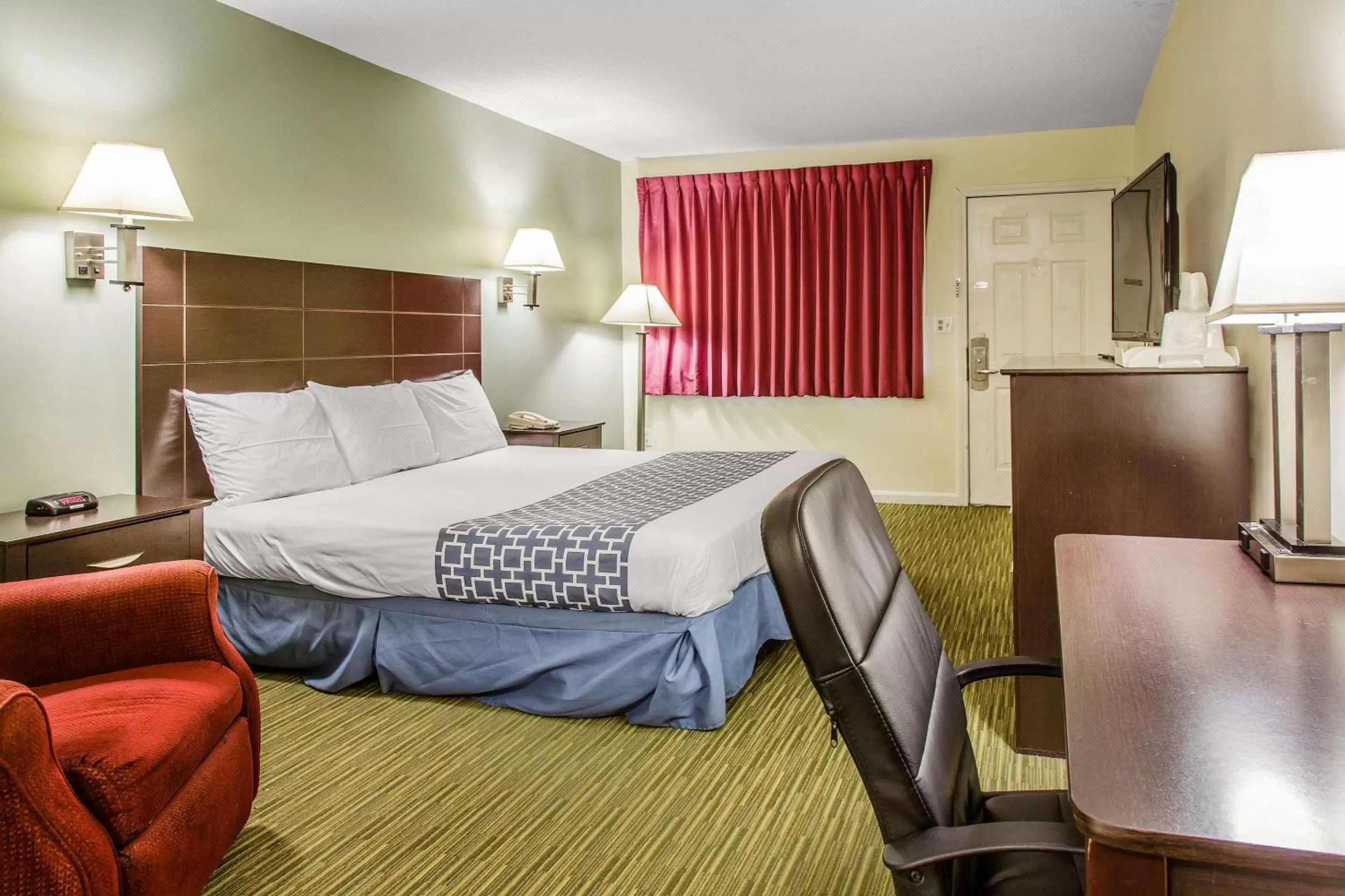 Photo of the whole room, Bed in Rodeway Inn Groton - New London