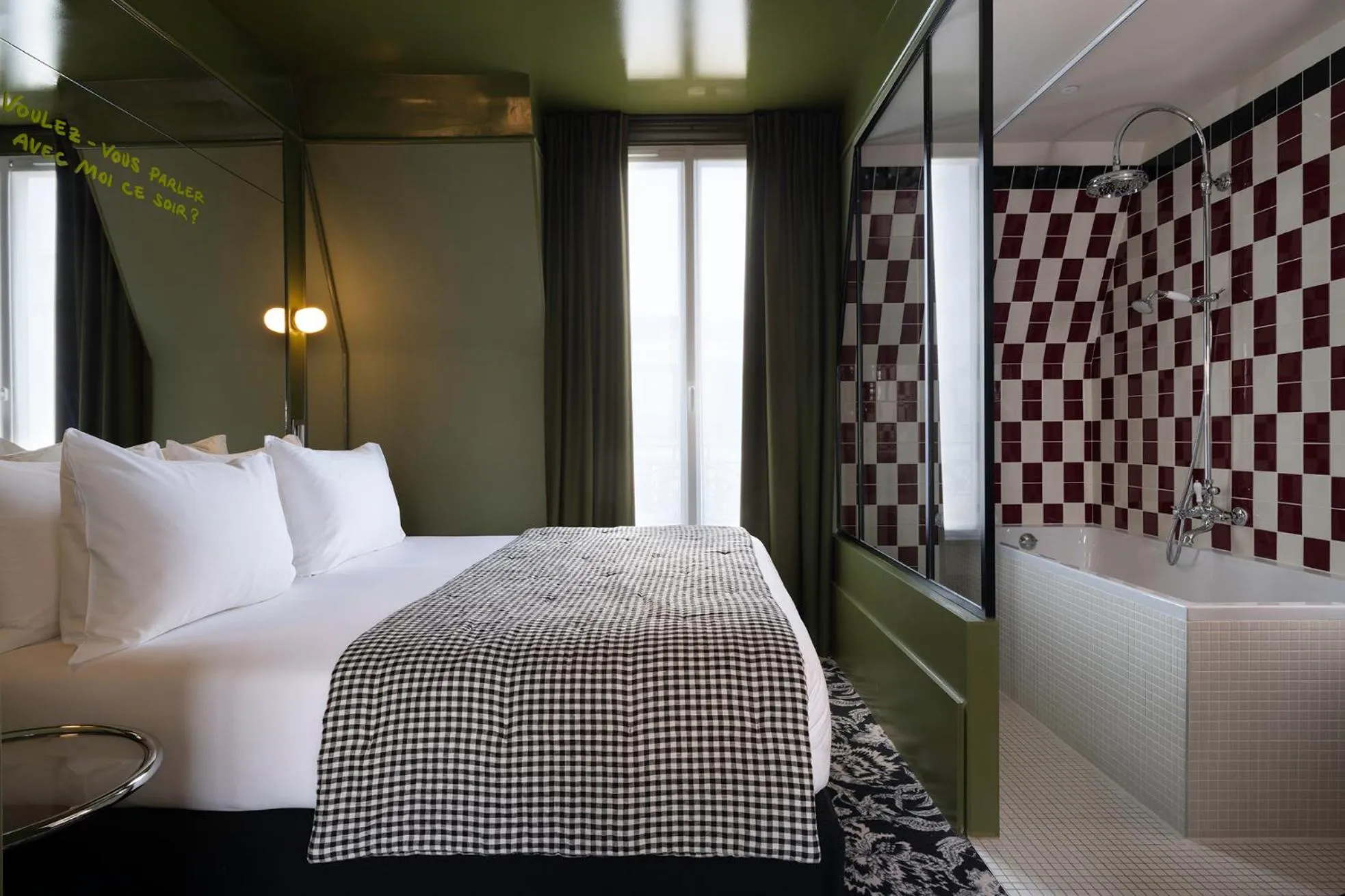 Bed in Hôtel du Home Moderne