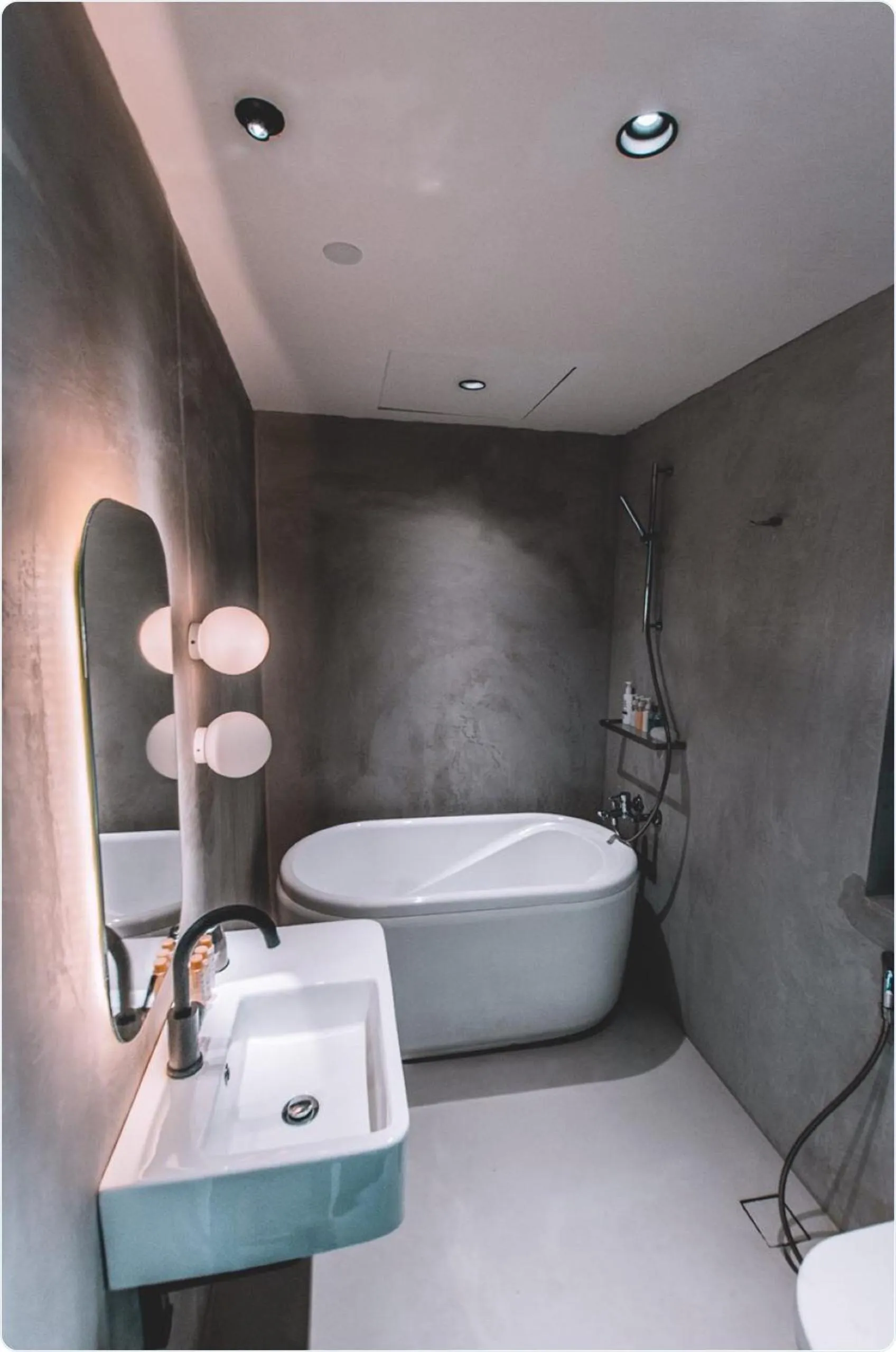 Bathroom in Hi Hotel