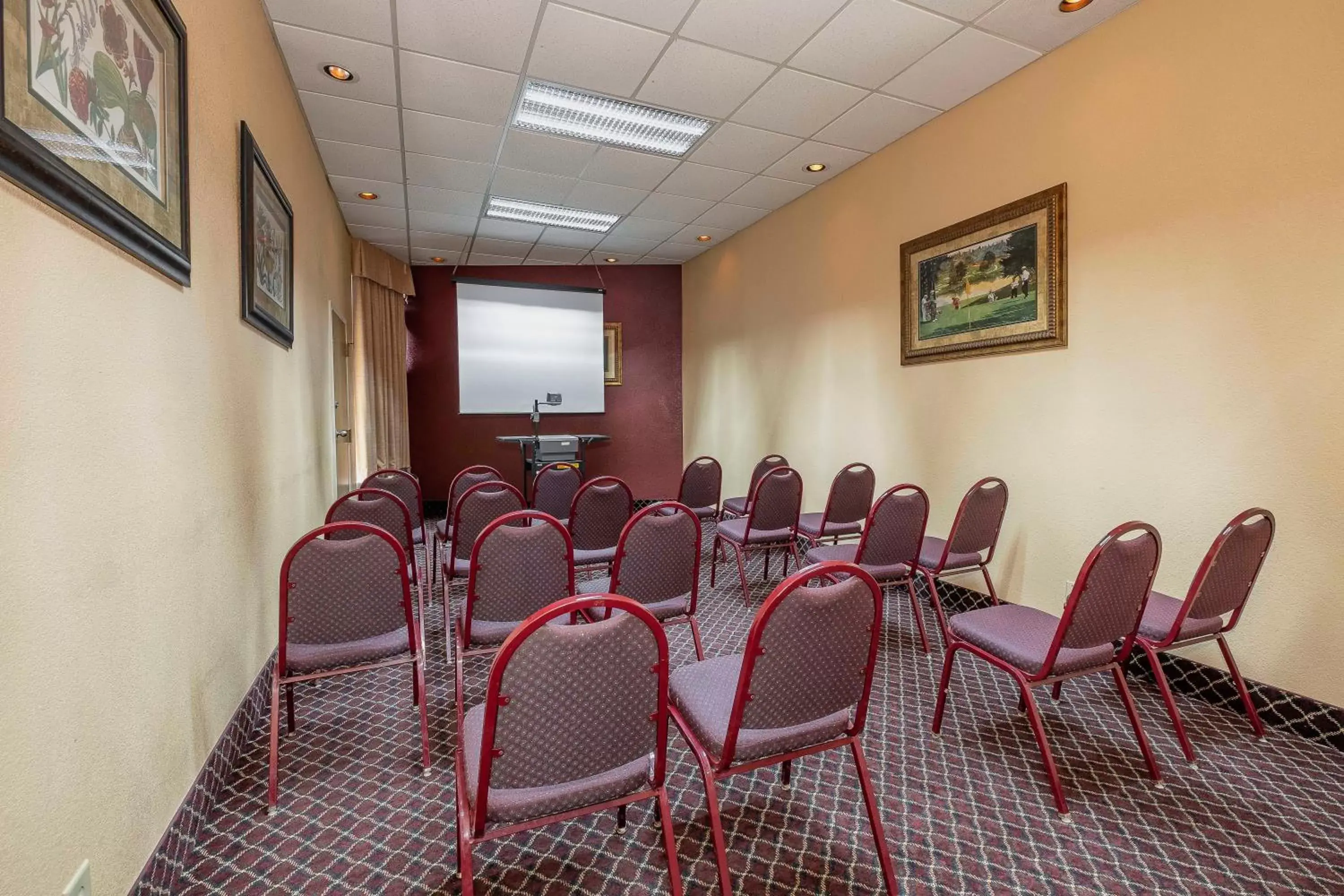 Meeting/conference room in Red Roof Inn & Suites Macon