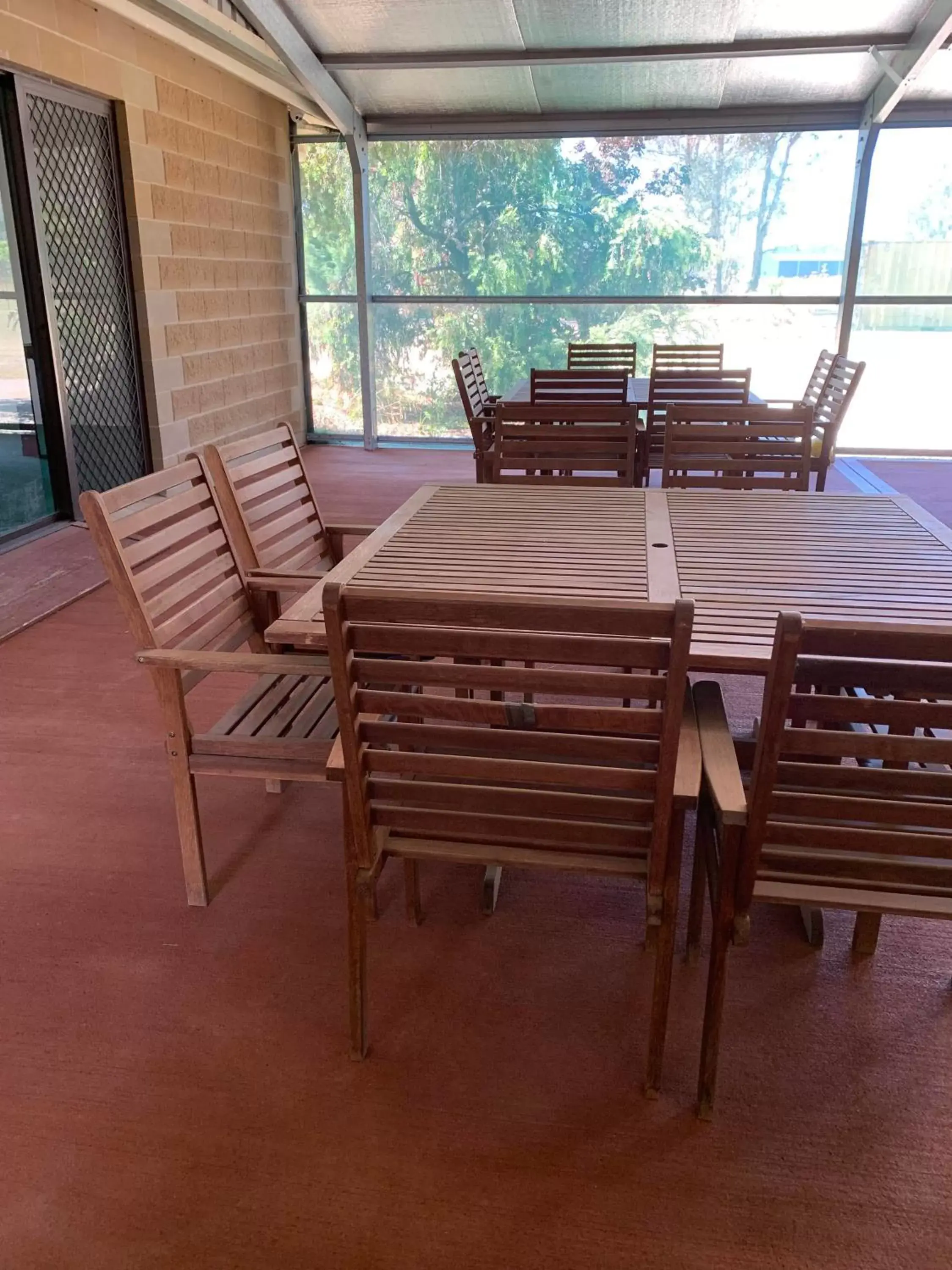 BBQ facilities, Dining Area in Mudgee Vineyard Motor Inn