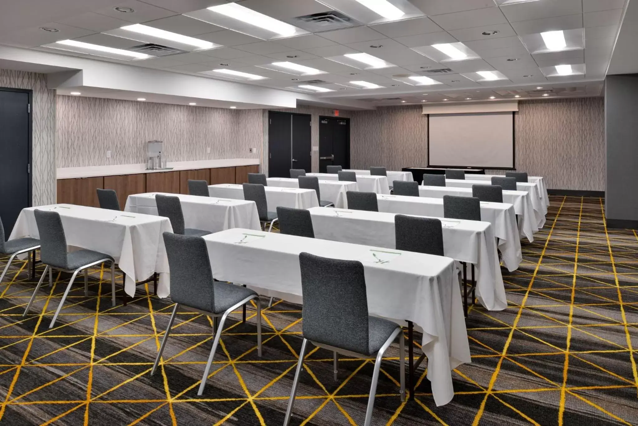Meeting/conference room in Holiday Inn Hotel & Suites Overland Park-Convention Center, an IHG Hotel