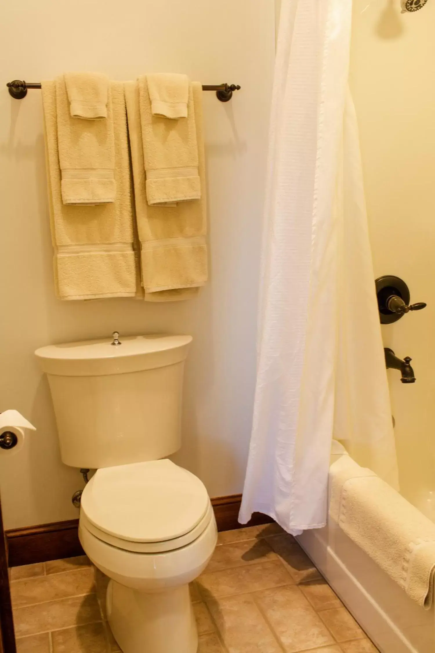 Bathroom in Hillside Inn