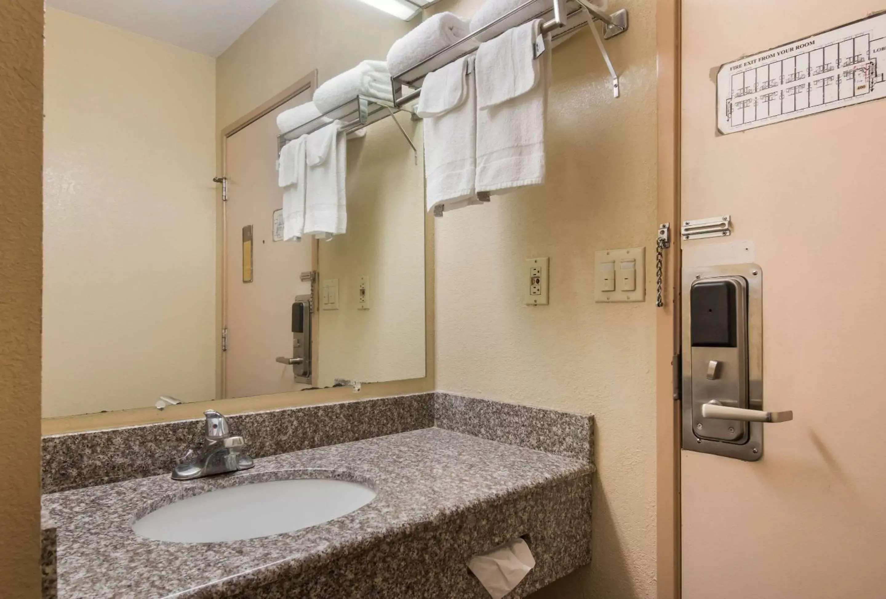 Bathroom in Rodeway Inn Wormleysburg – Harrisburg