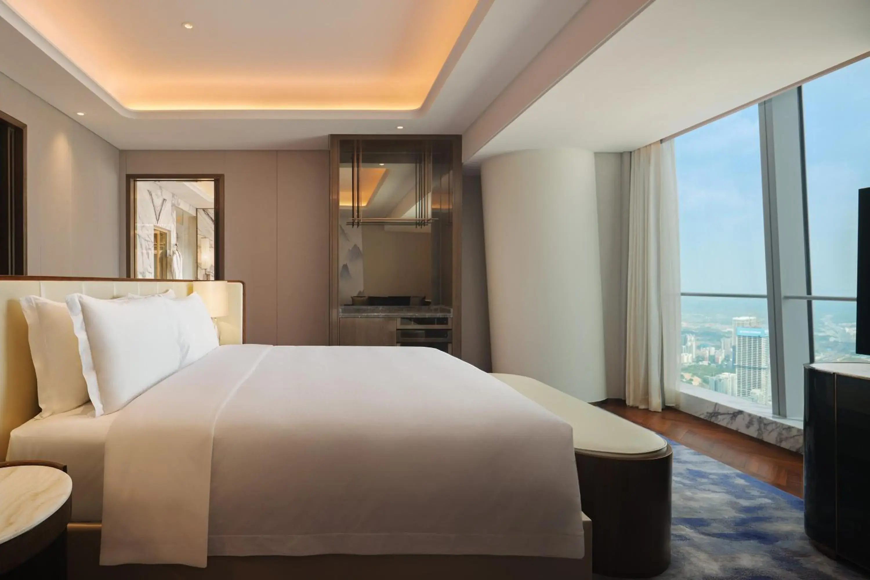 Bedroom, Bed in Na Lotus Hotel, a Luxury Collection Hotel, Nanning