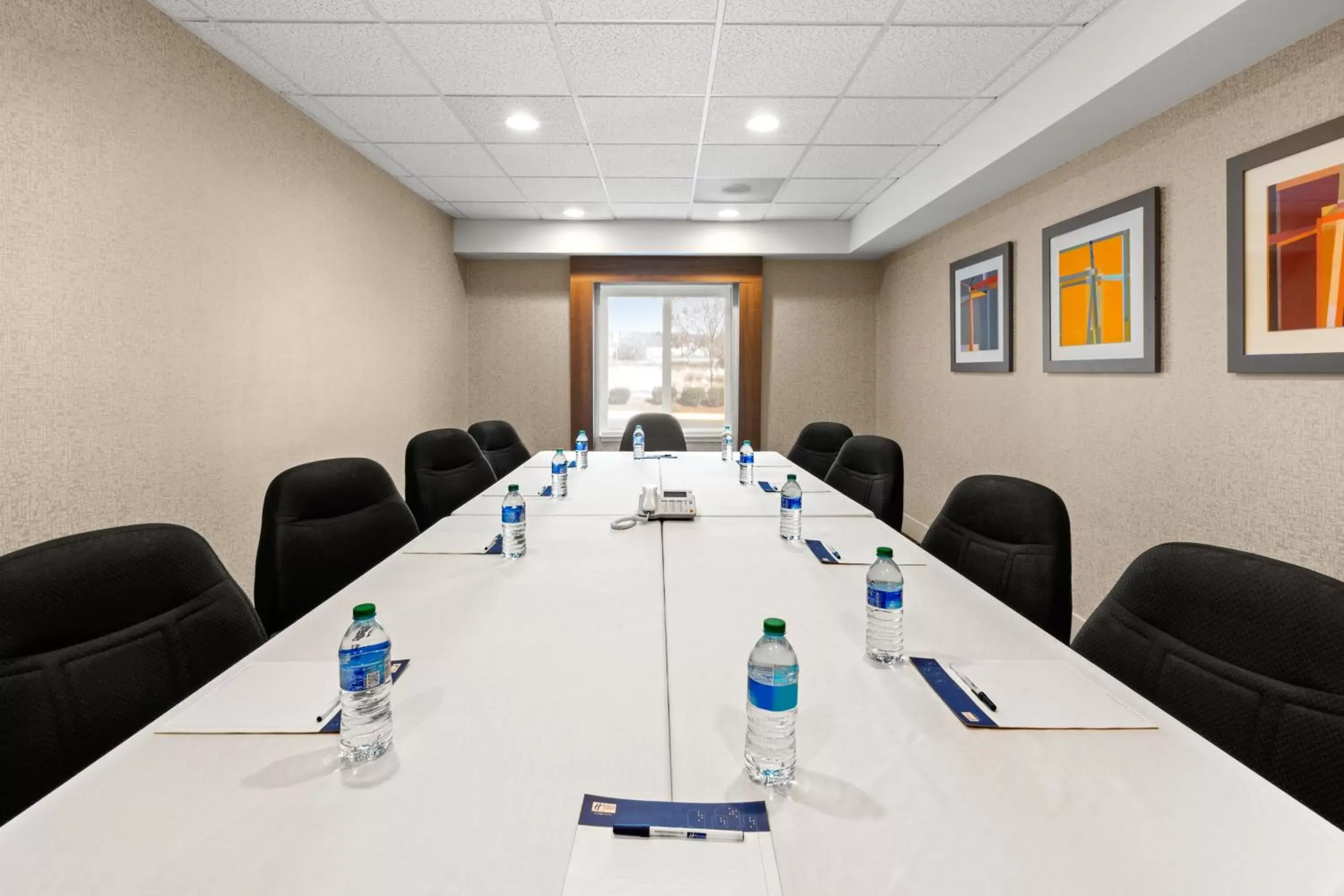 Meeting/conference room in Holiday Inn Express and Suites Sumner, an IHG Hotel