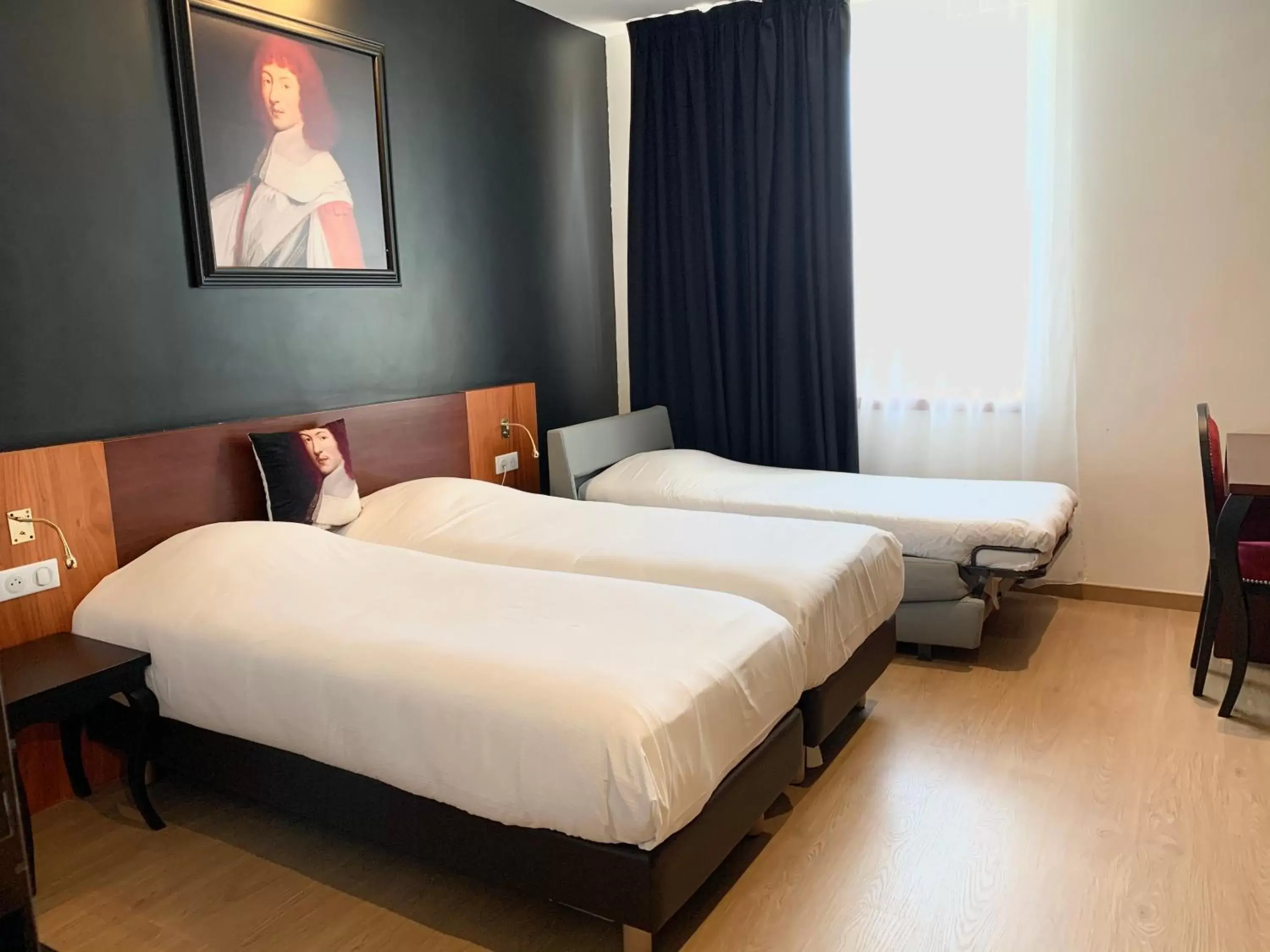 Bedroom, Bed in Hotel des Lys