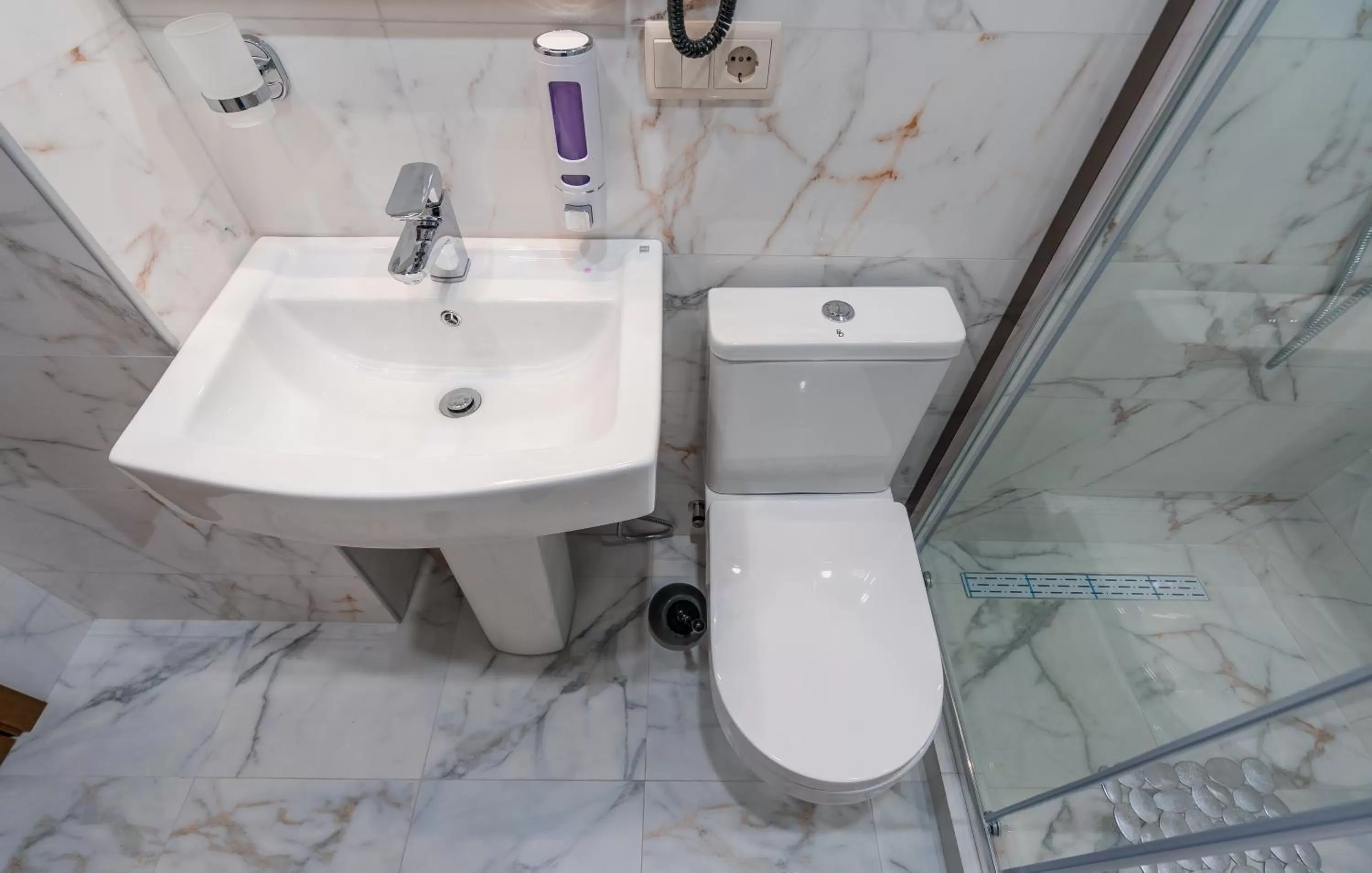 Shower in Constant Tbilisi