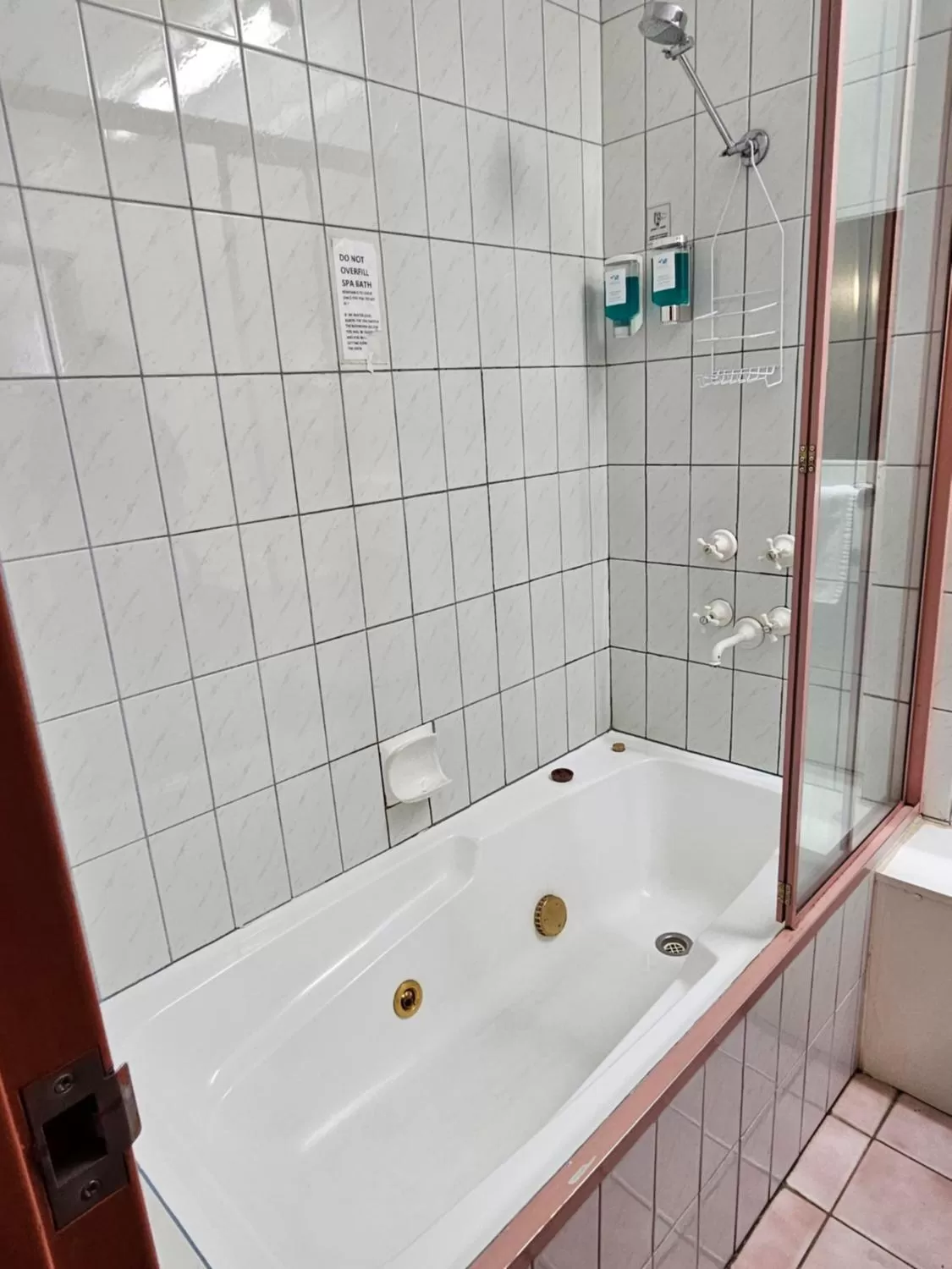 Shower in Courtyard Motor Inn