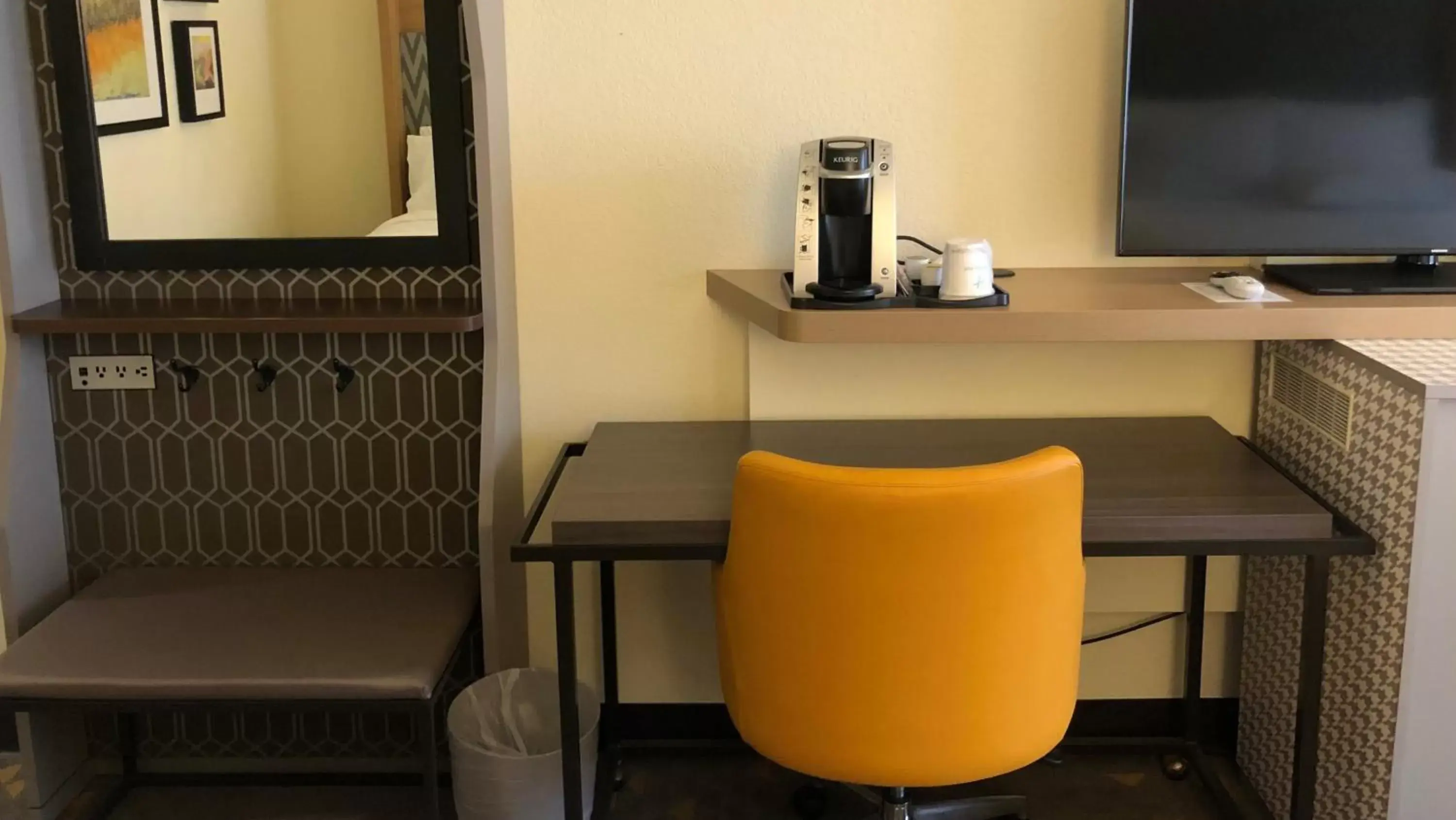 Photo of the whole room in Holiday Inn Asheville East-Blue Ridge Pkwy by IHG Photo of the whole room in Holiday Inn Asheville East-Blue Ridge Pkwy by IHG